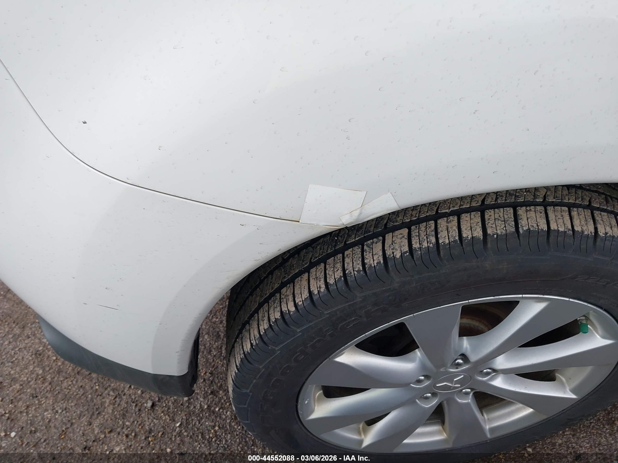MITSUBISHI OUTLANDER image 6
