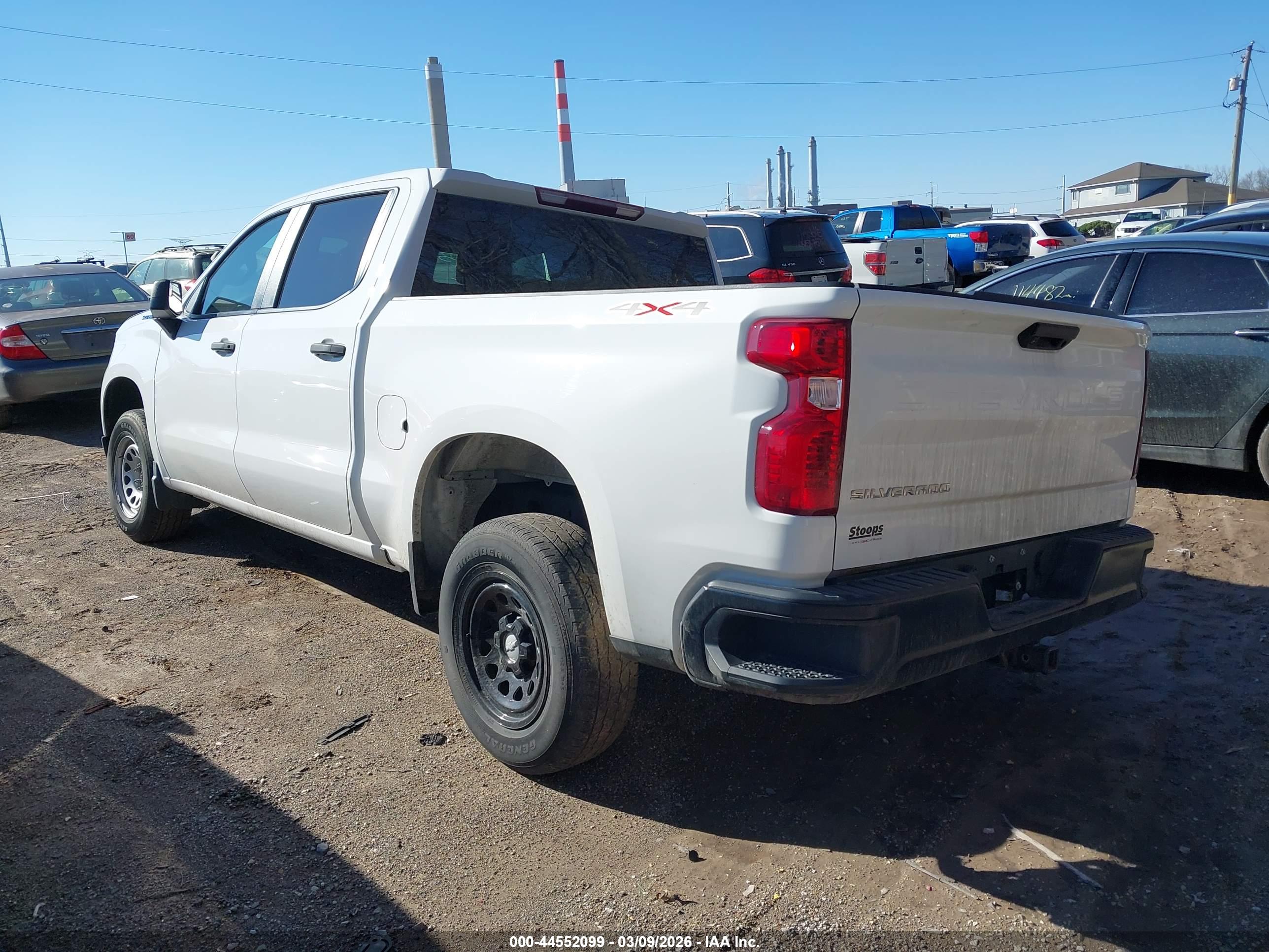 CHEVROLET SILVERADO image 3