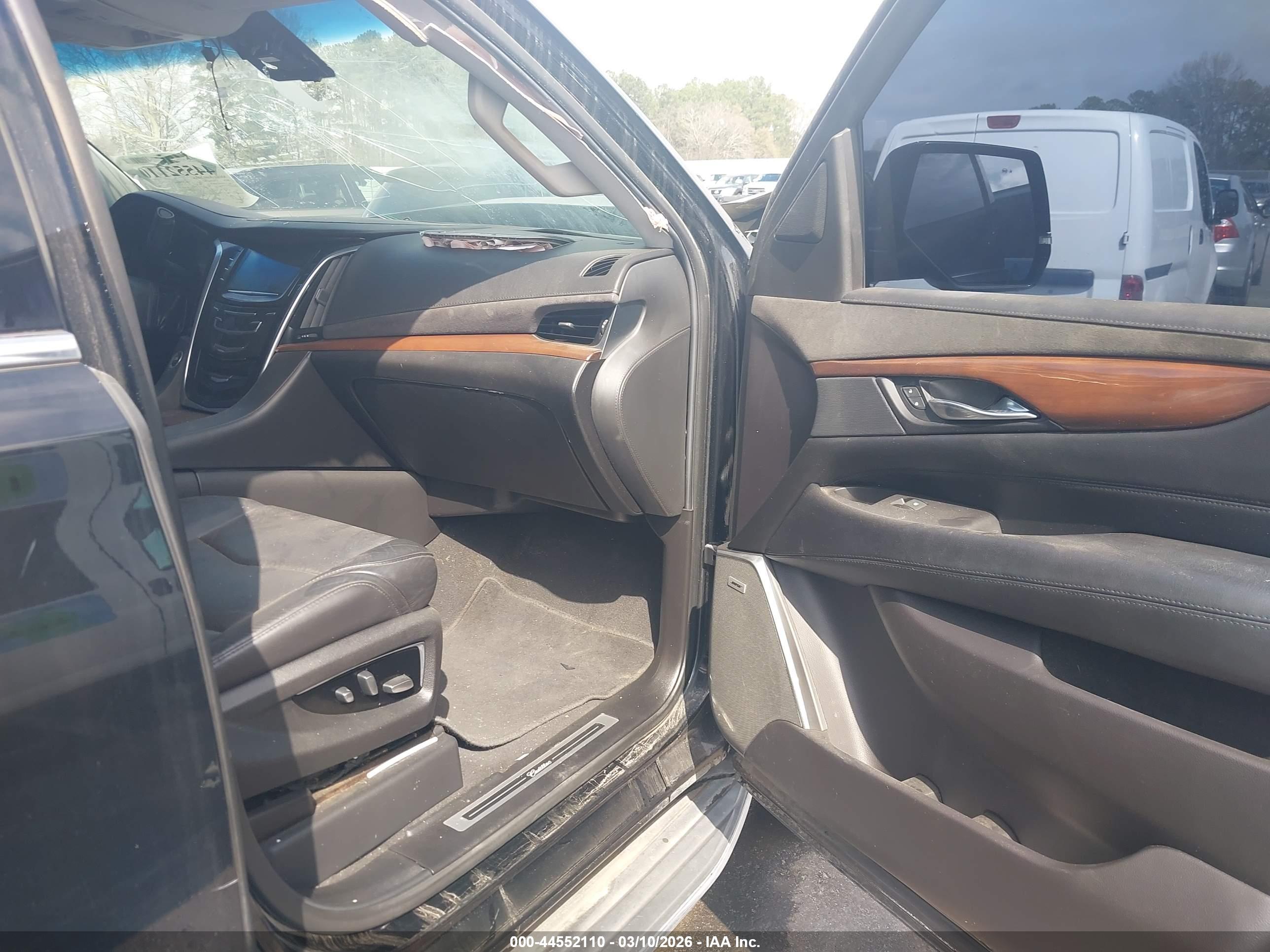 CADILLAC ESCALADE image 5
