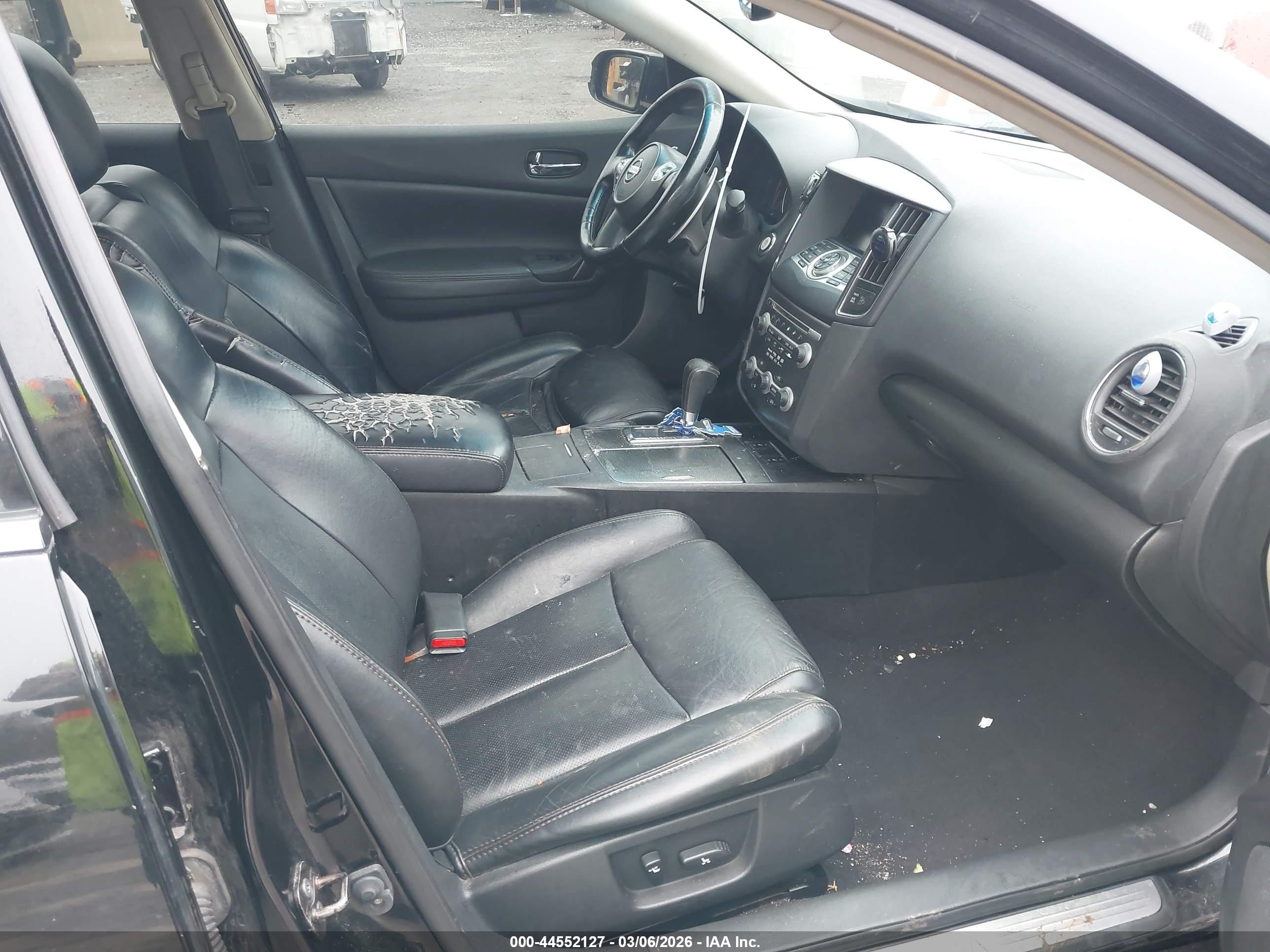 NISSAN MAXIMA image 5