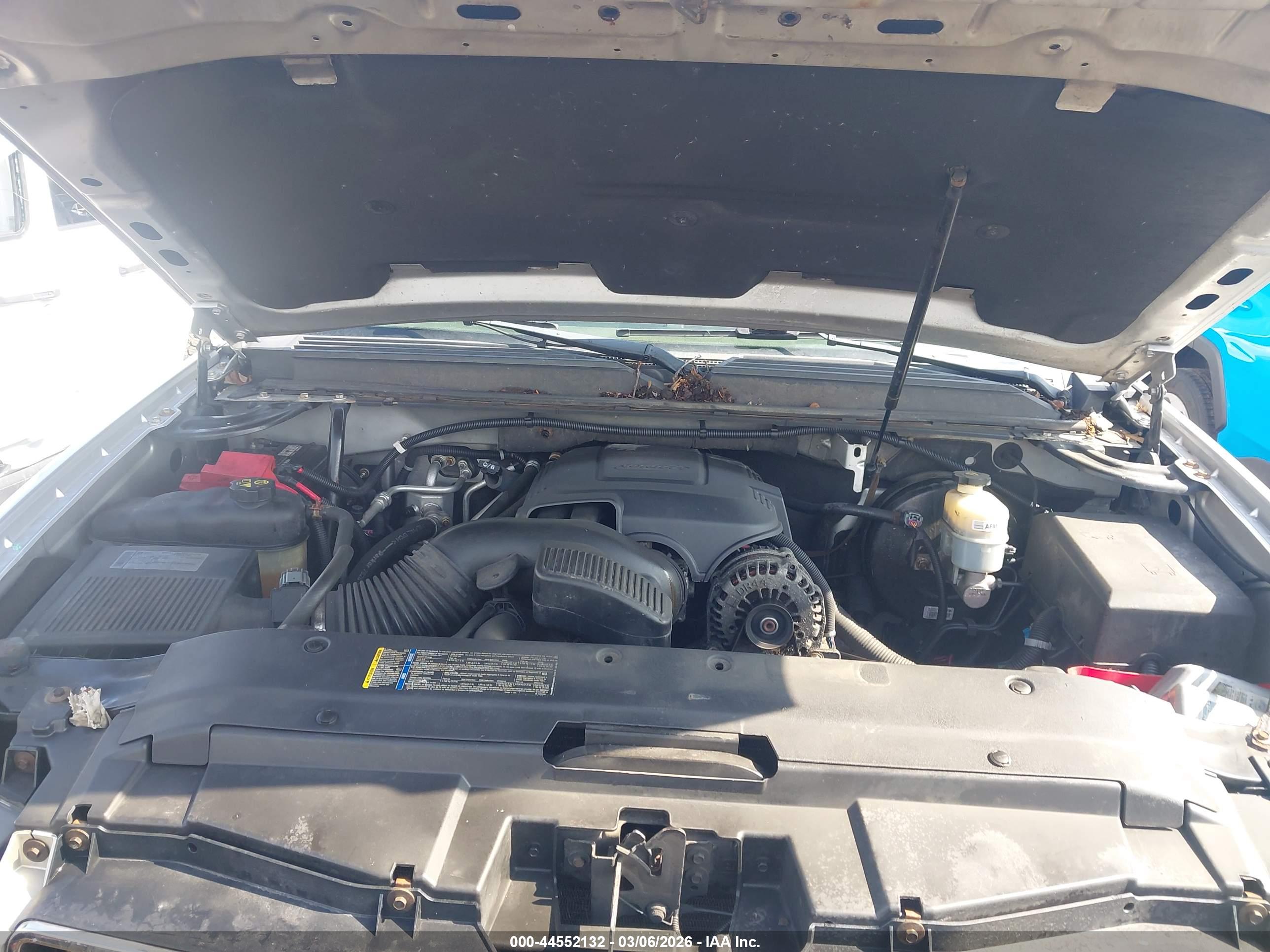 CHEVROLET SUBURBAN image 10