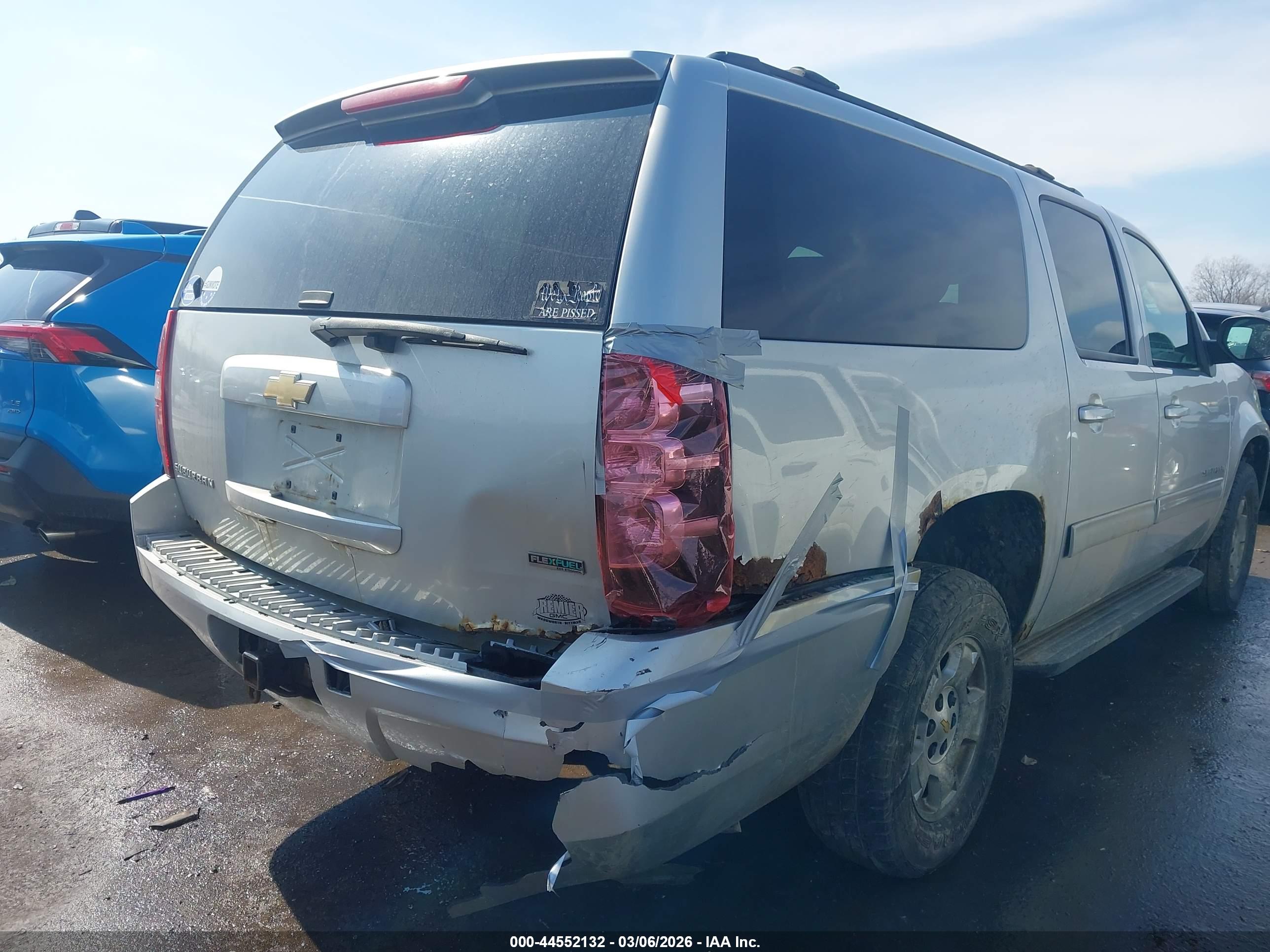 CHEVROLET SUBURBAN image 6