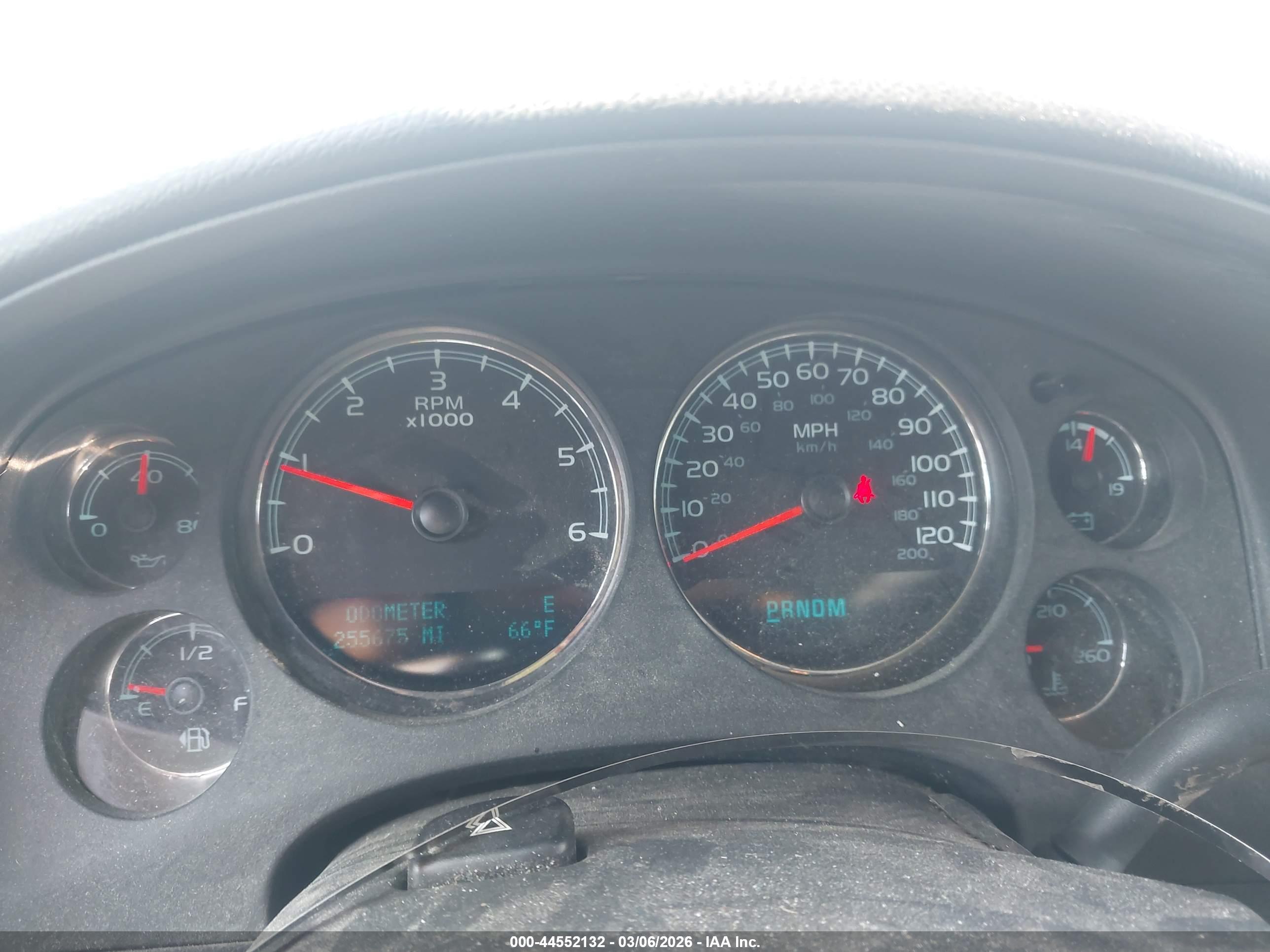 CHEVROLET SUBURBAN image 7
