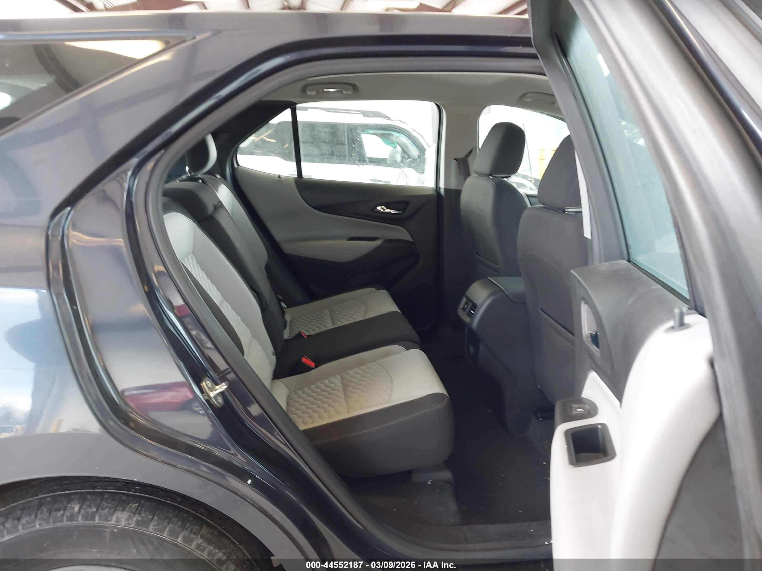 CHEVROLET EQUINOX image 8