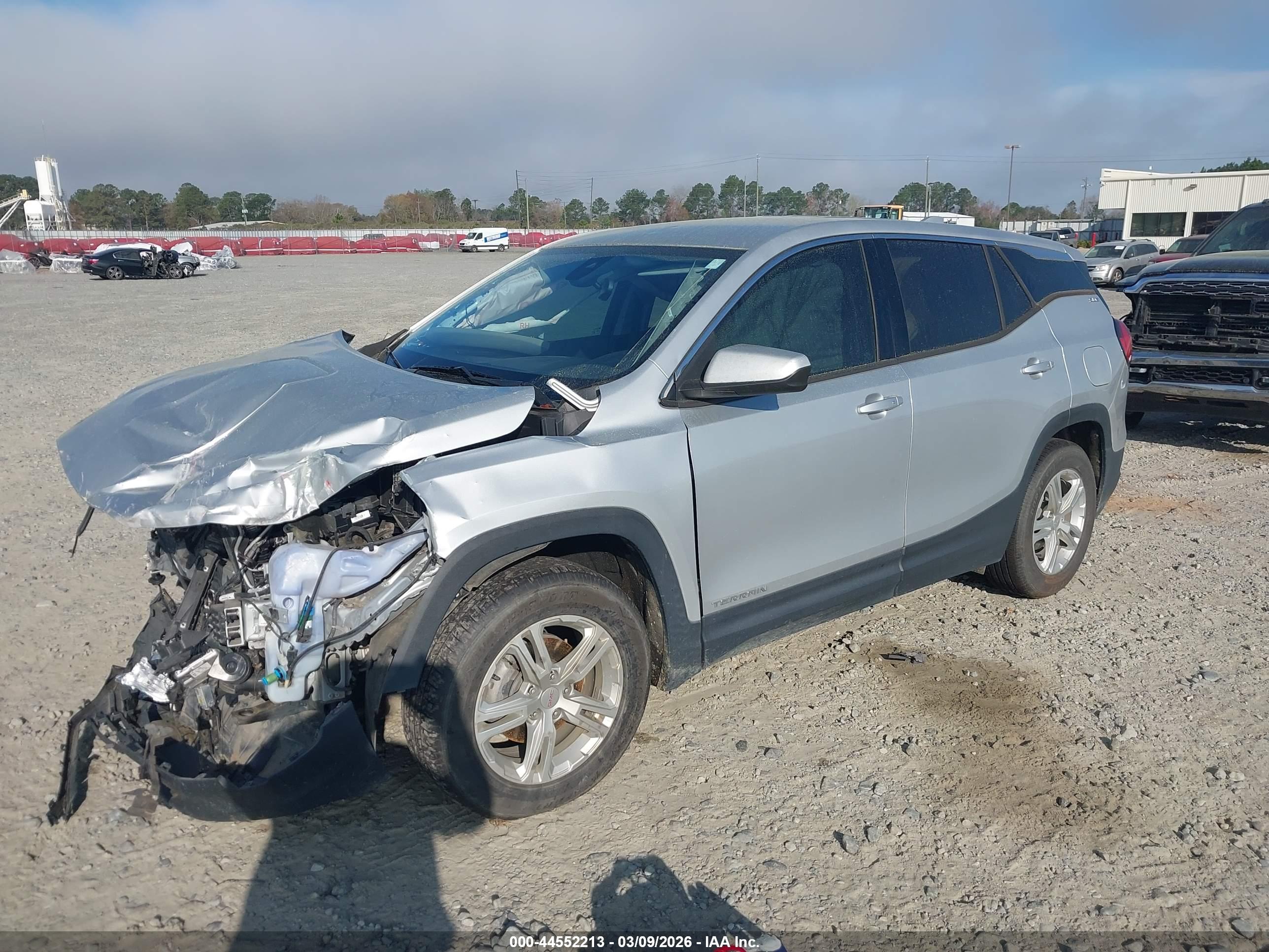 GMC TERRAIN image 2