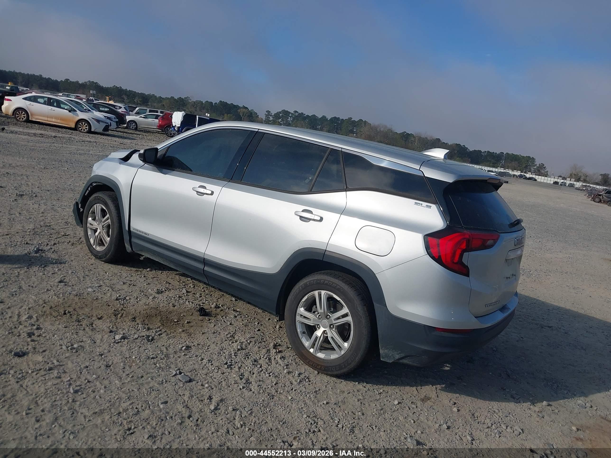 GMC TERRAIN image 3