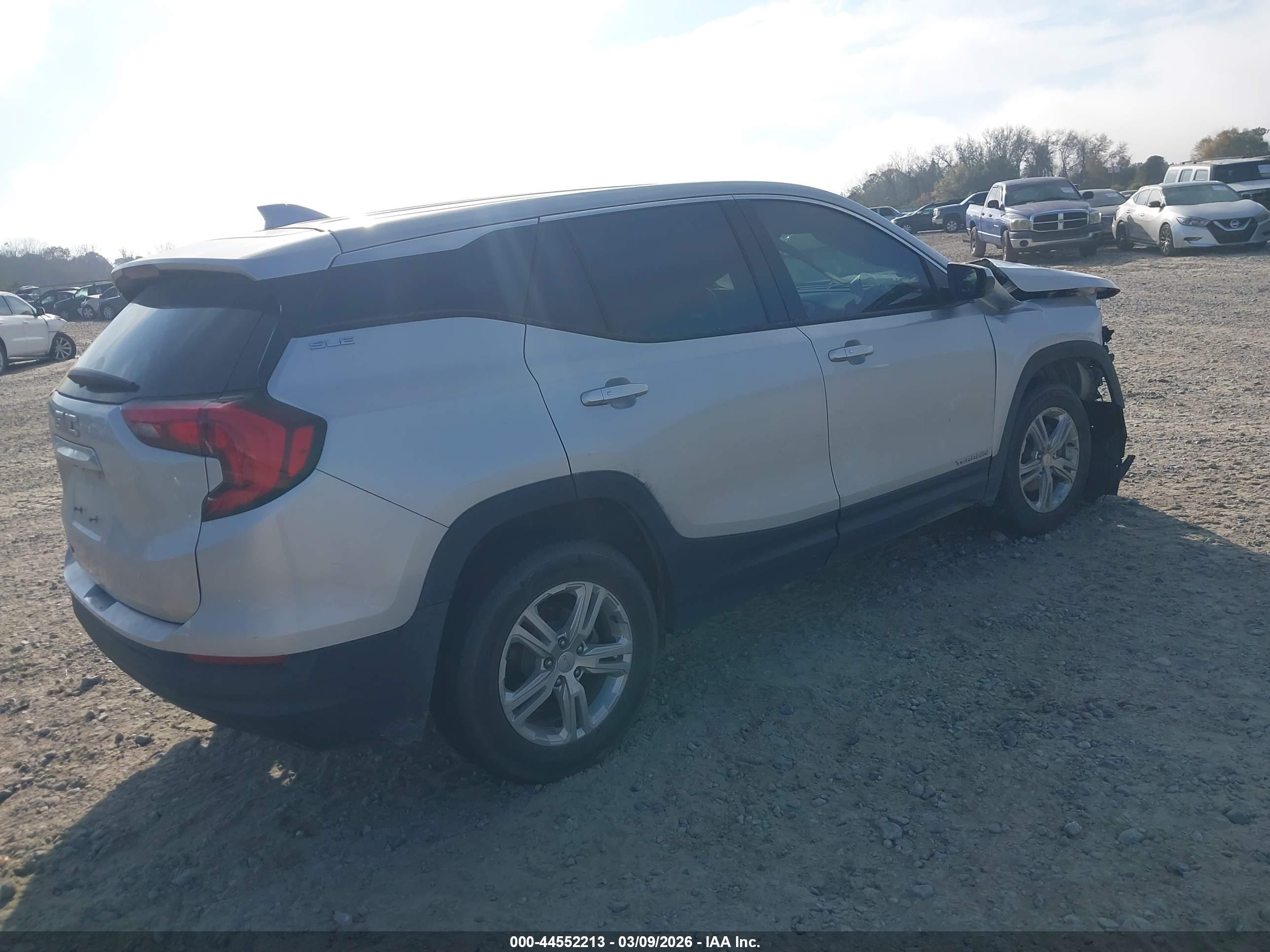GMC TERRAIN image 4