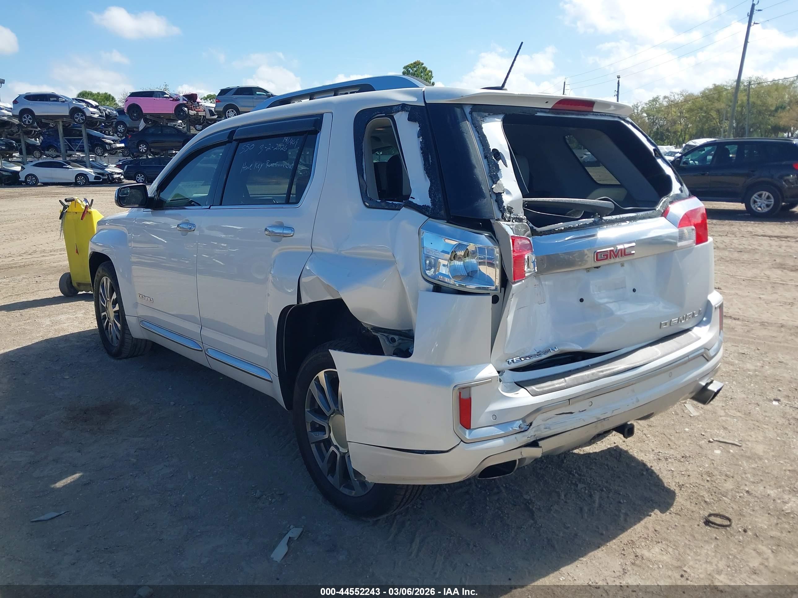 GMC TERRAIN image 3