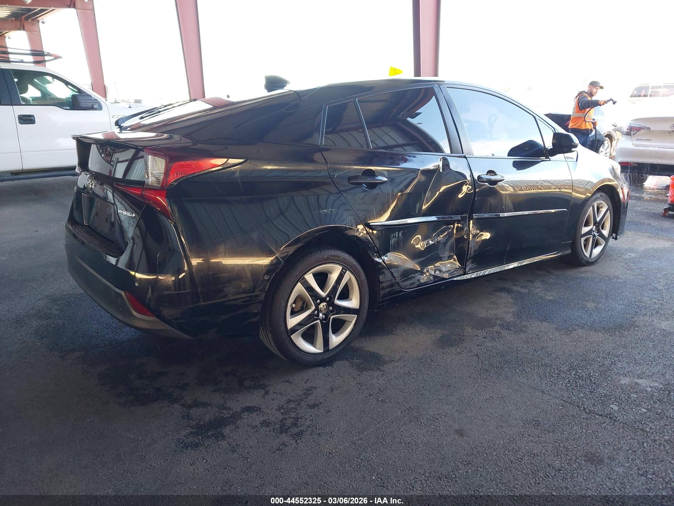 TOYOTA PRIUS image 4