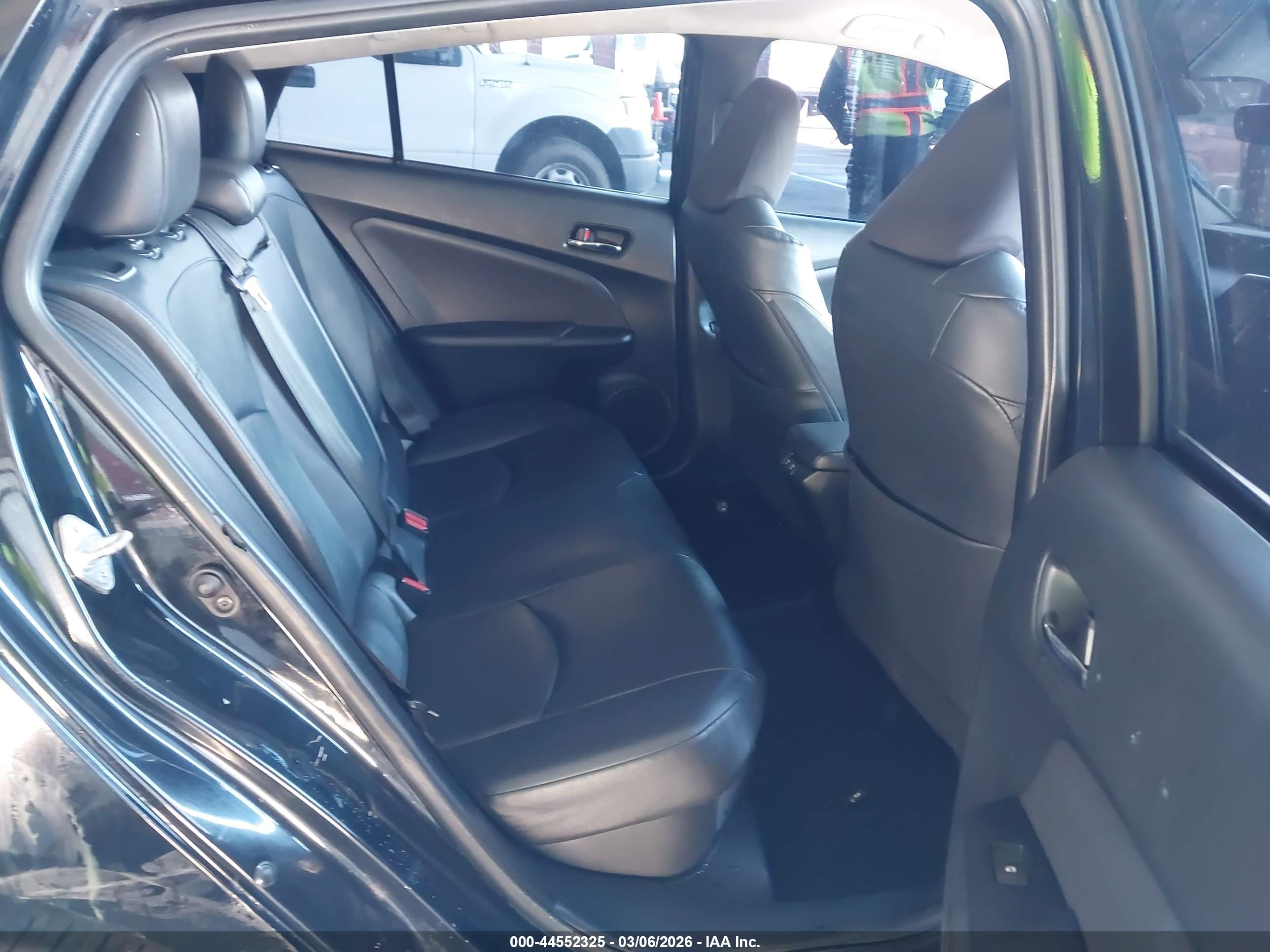 TOYOTA PRIUS image 8