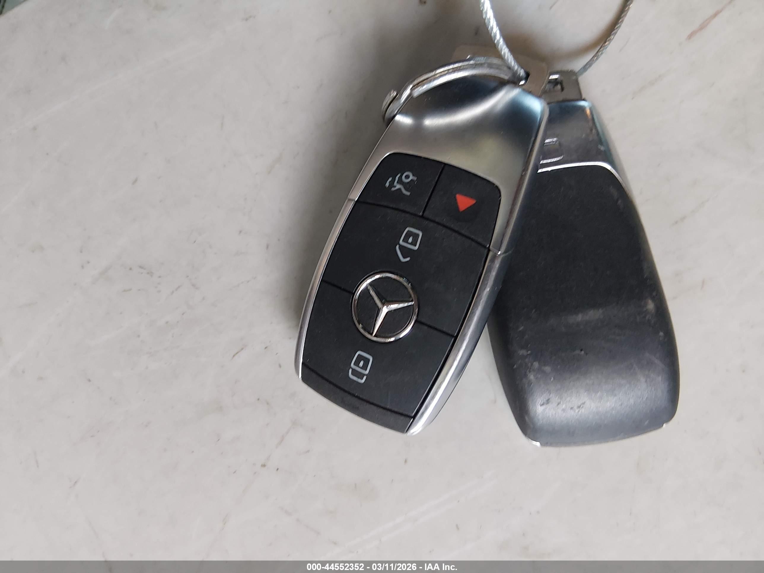 MERCEDES-BENZ C image 11