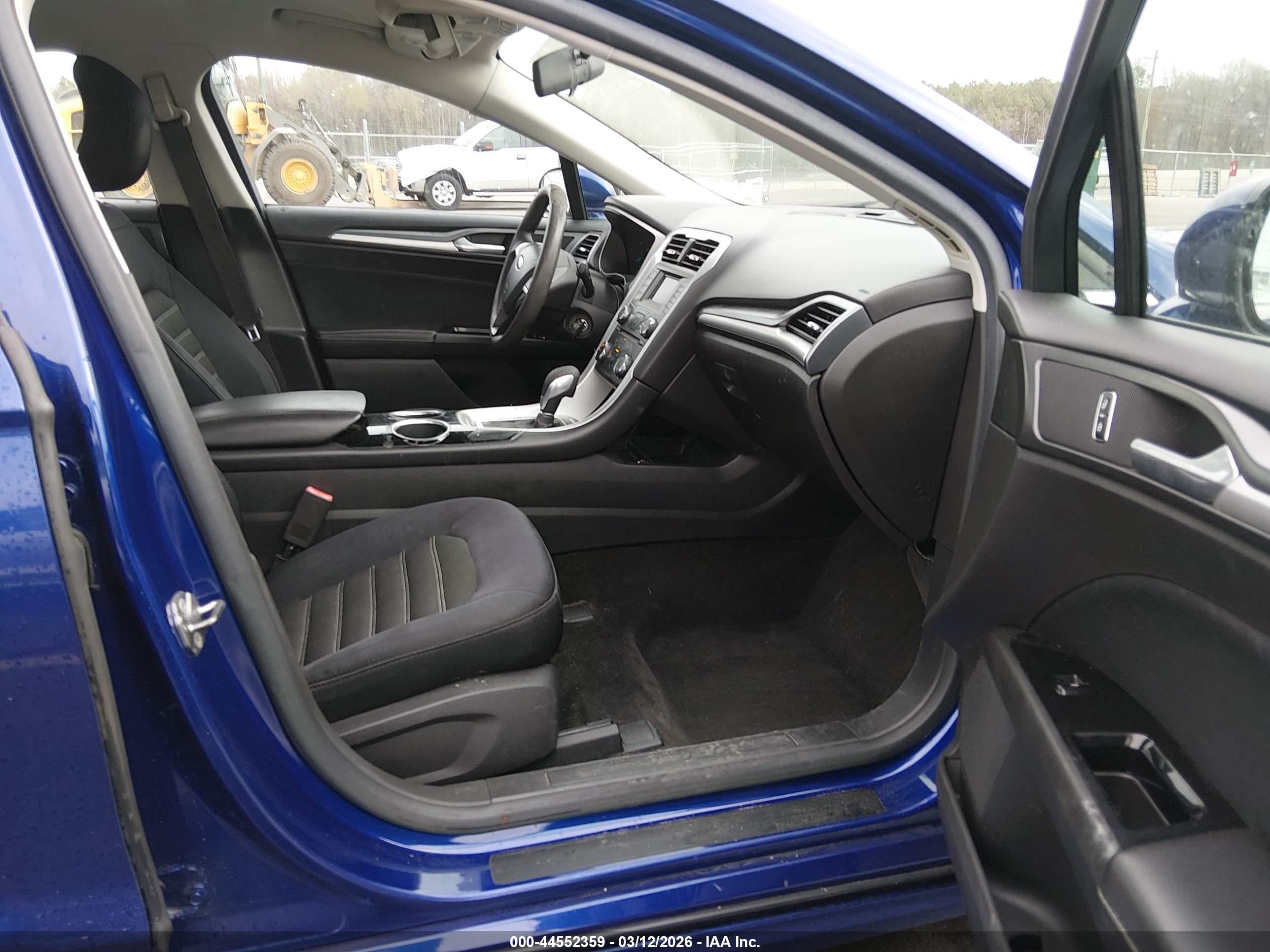 FORD FUSION image 5