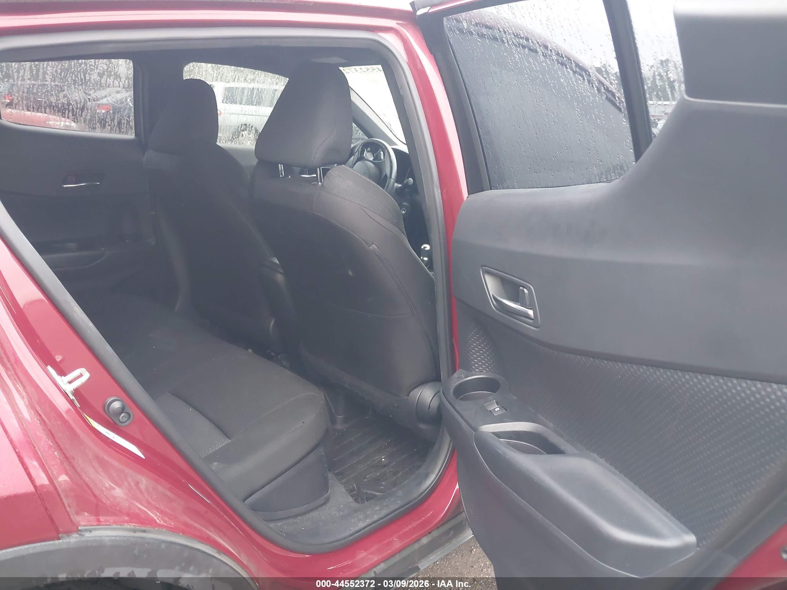 TOYOTA C-HR image 8