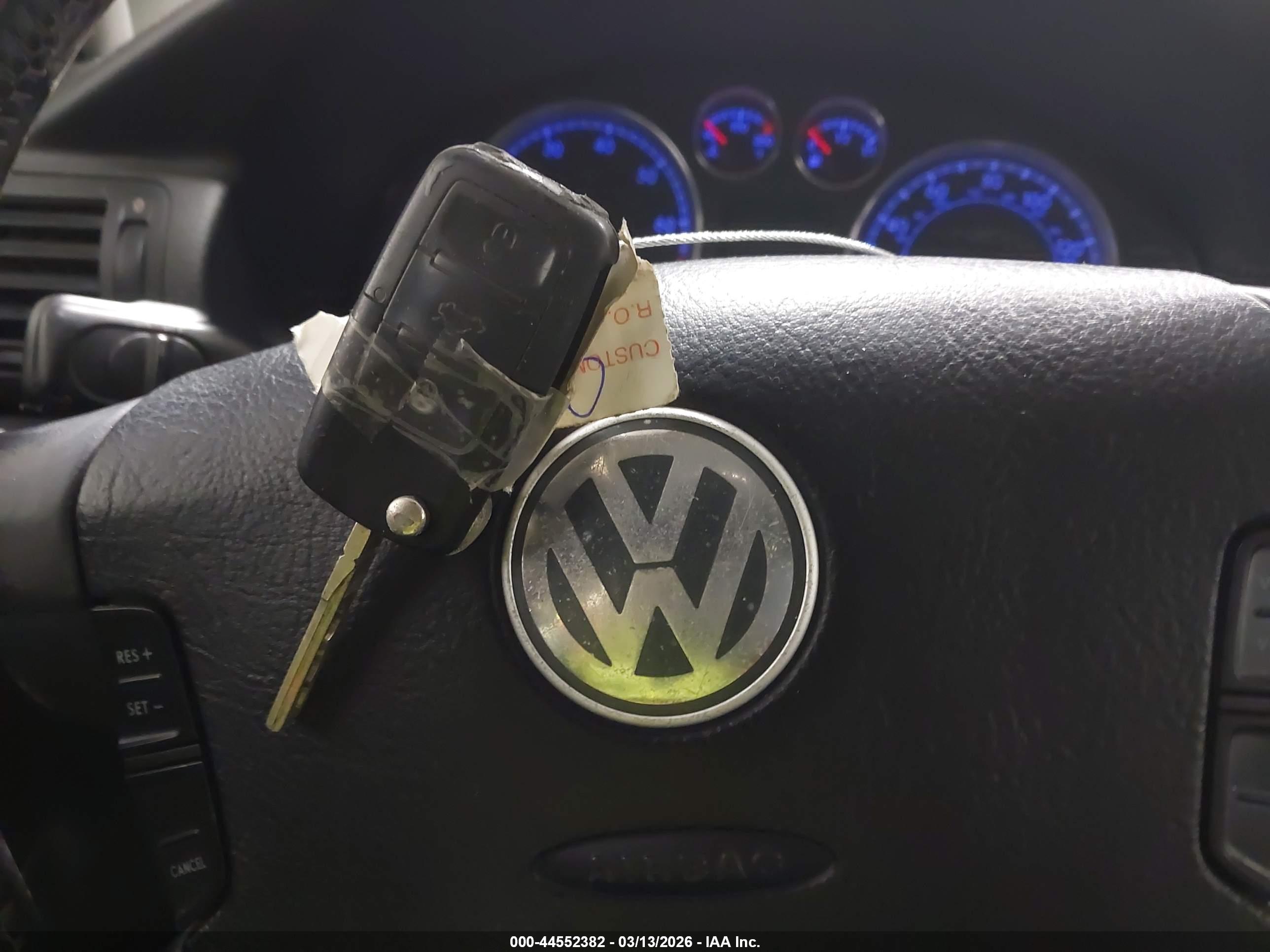 VOLKSWAGEN PASSAT image 11