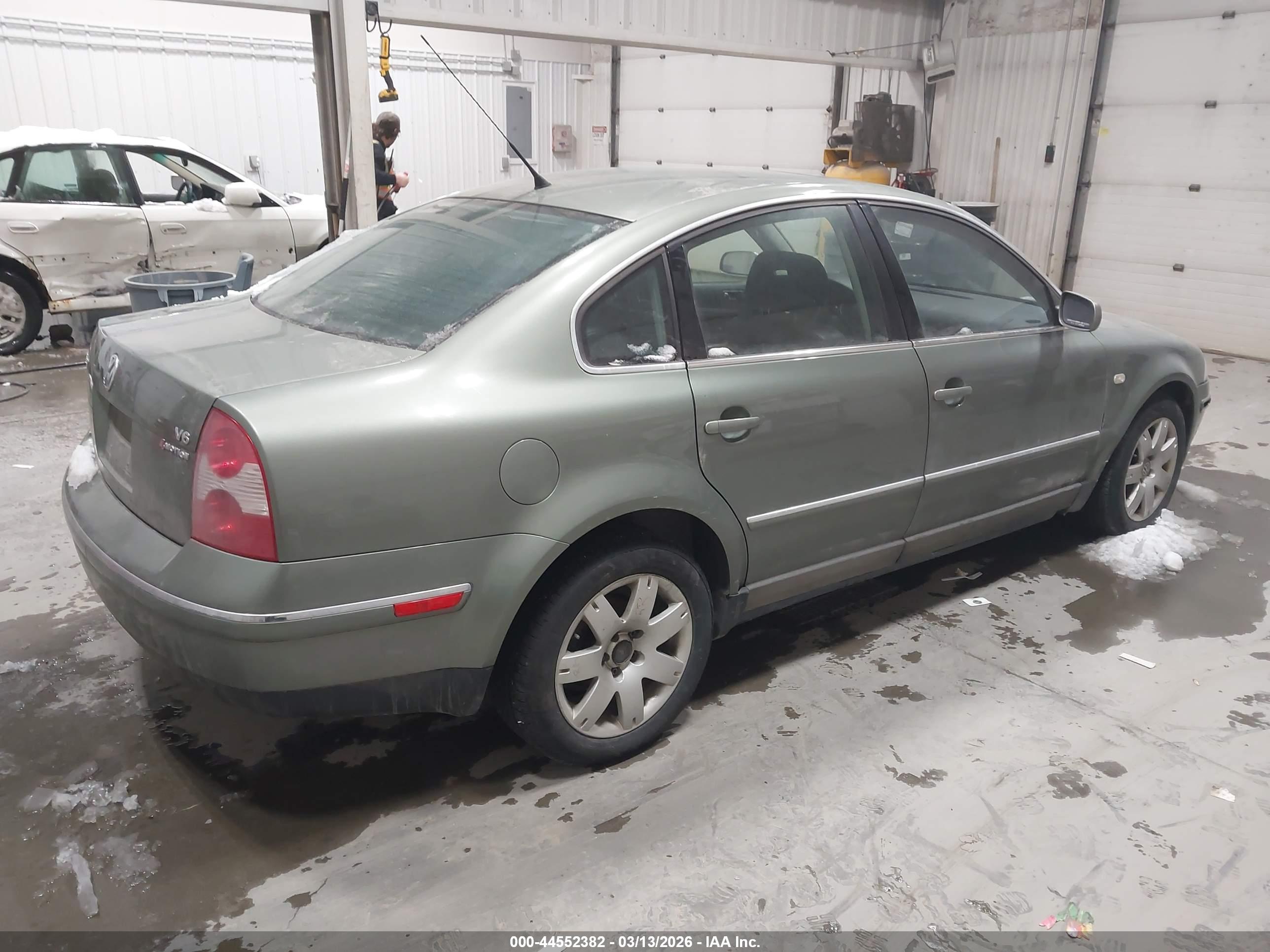 VOLKSWAGEN PASSAT image 4