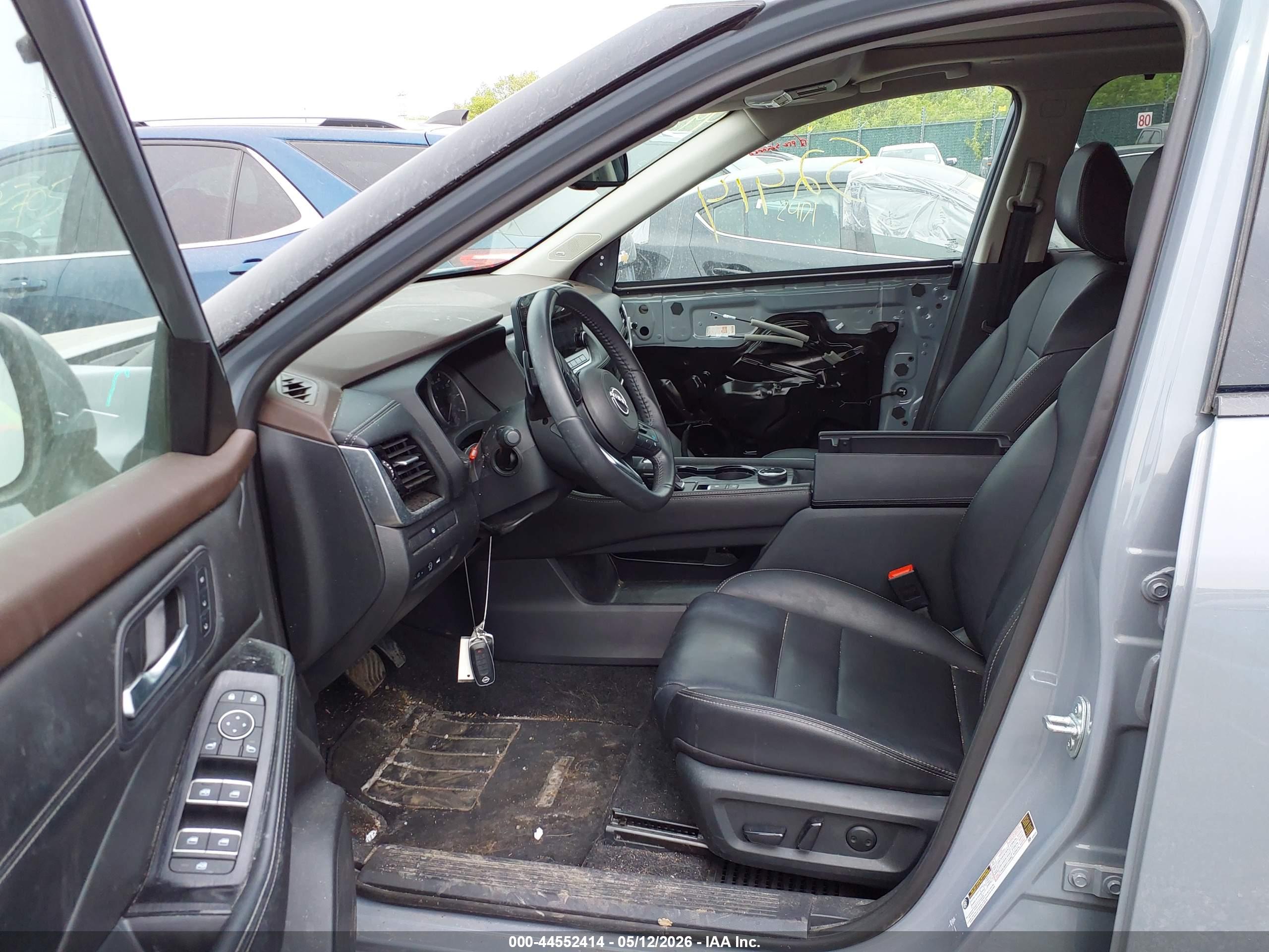 NISSAN ROGUE image 5