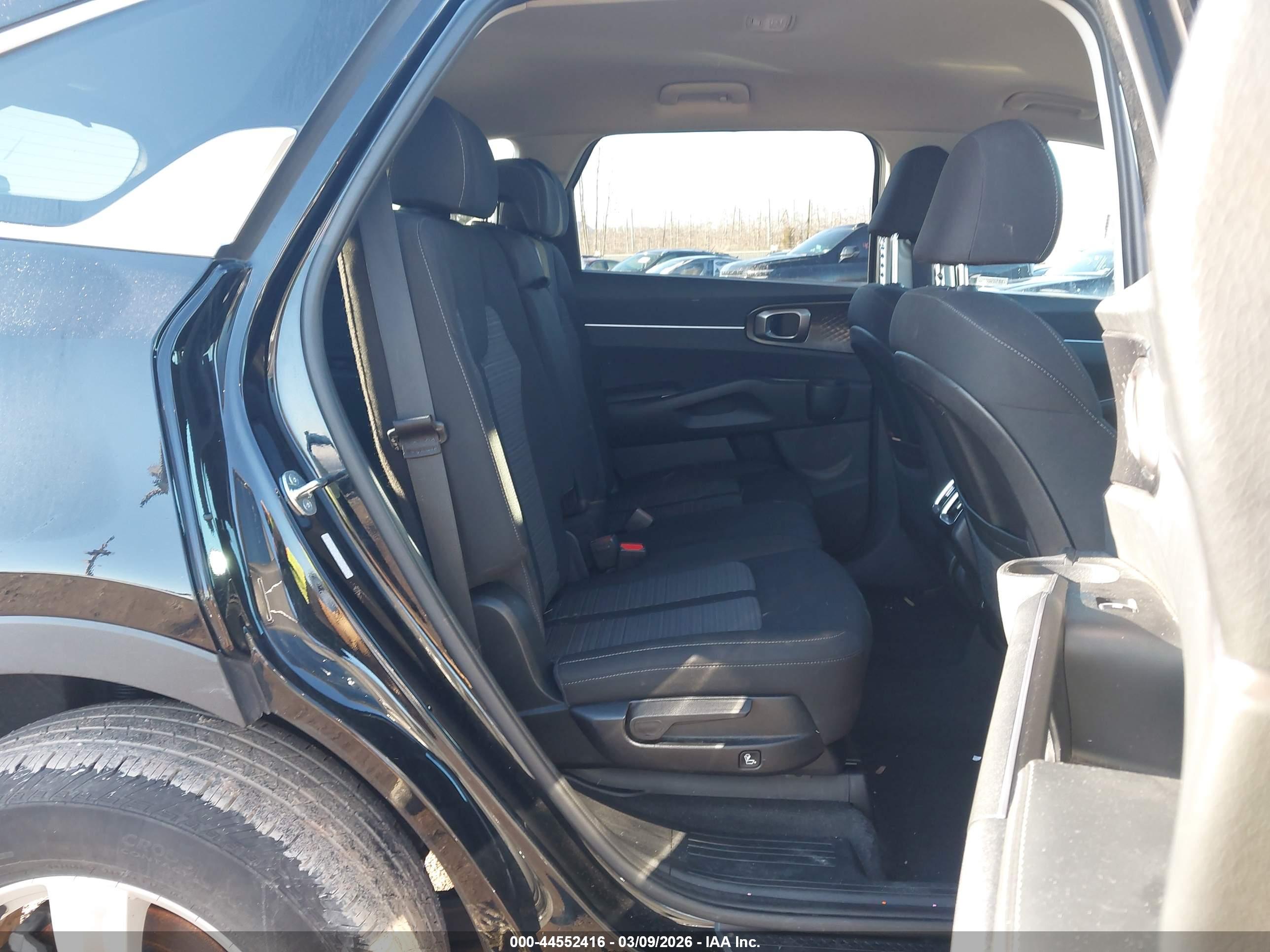 KIA SORENTO image 8