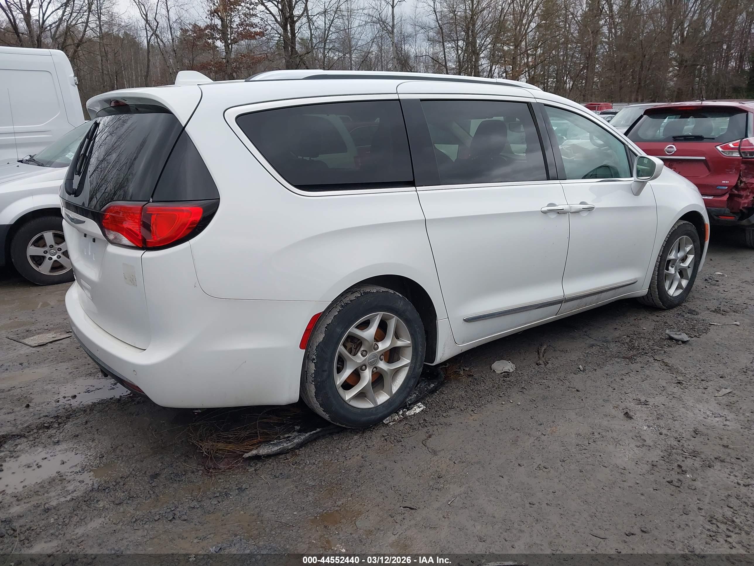 CHRYSLER PACIFICA image 4