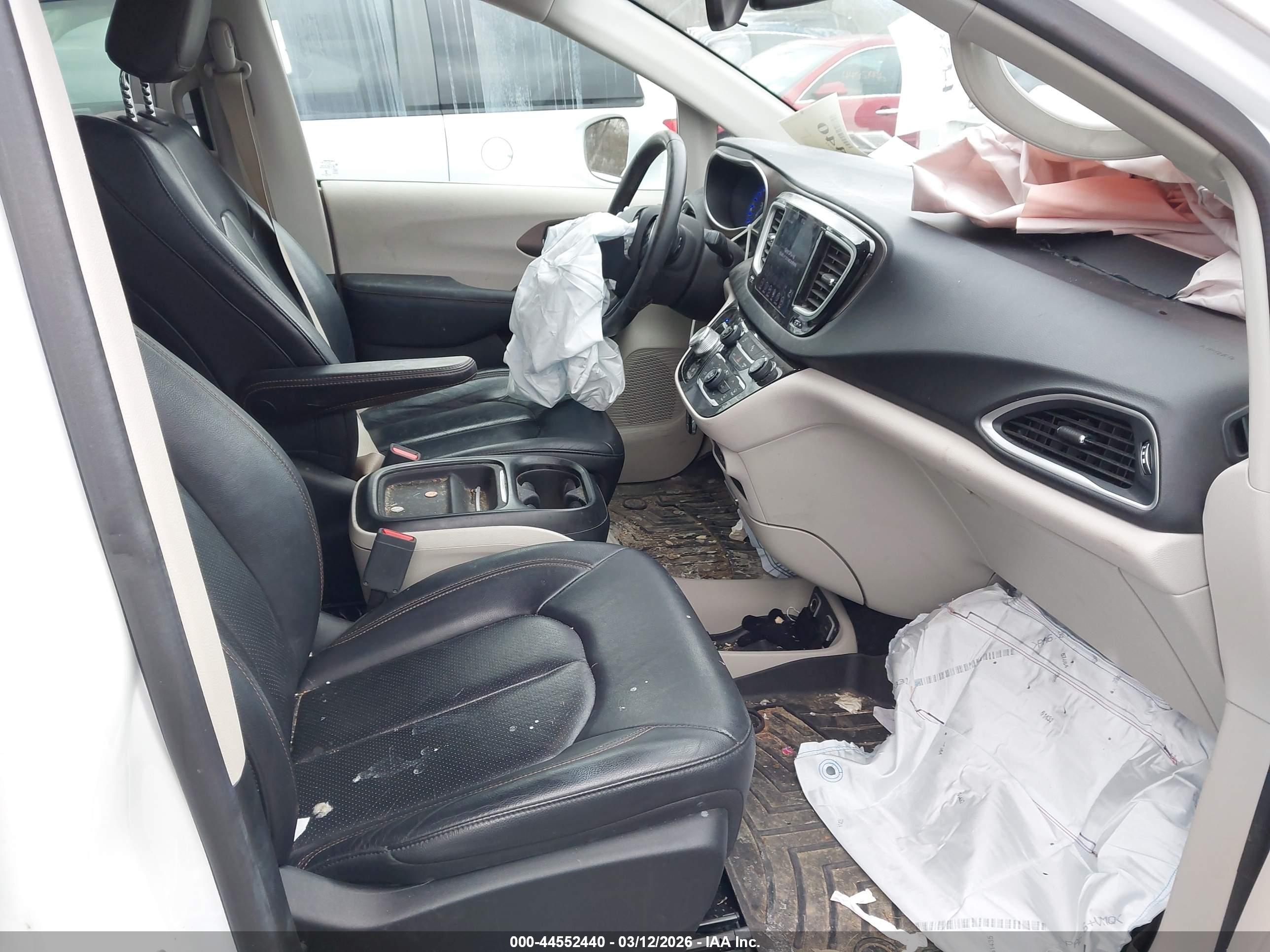 CHRYSLER PACIFICA image 5
