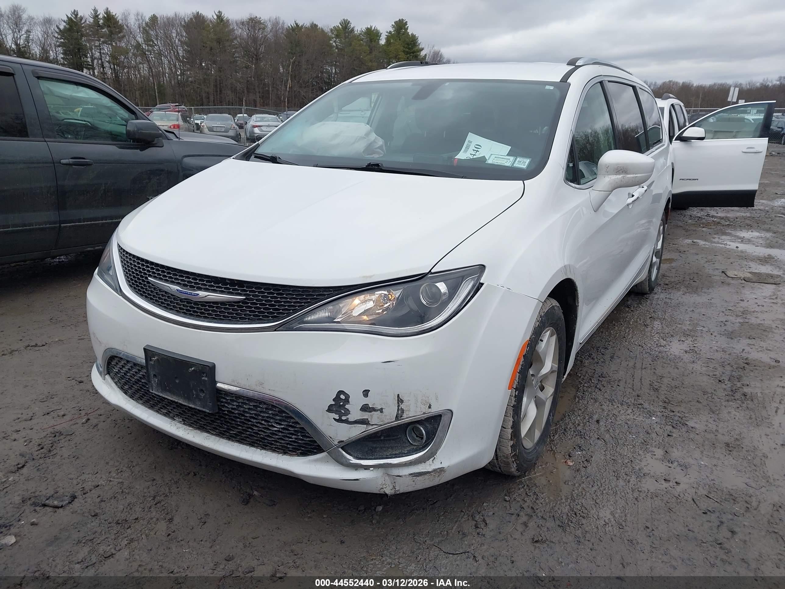 CHRYSLER PACIFICA image 6