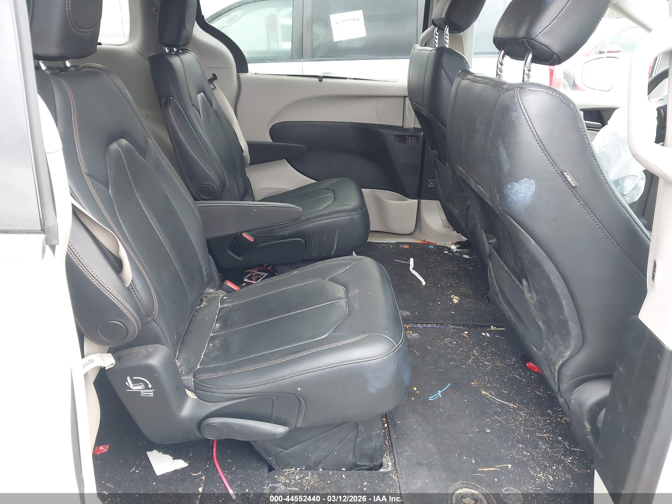 CHRYSLER PACIFICA image 8