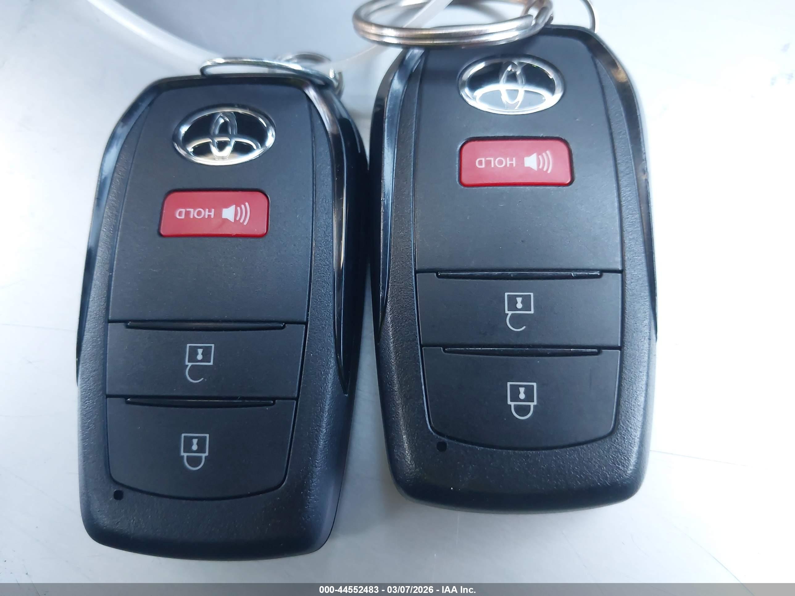 TOYOTA 4RUNNER image 11