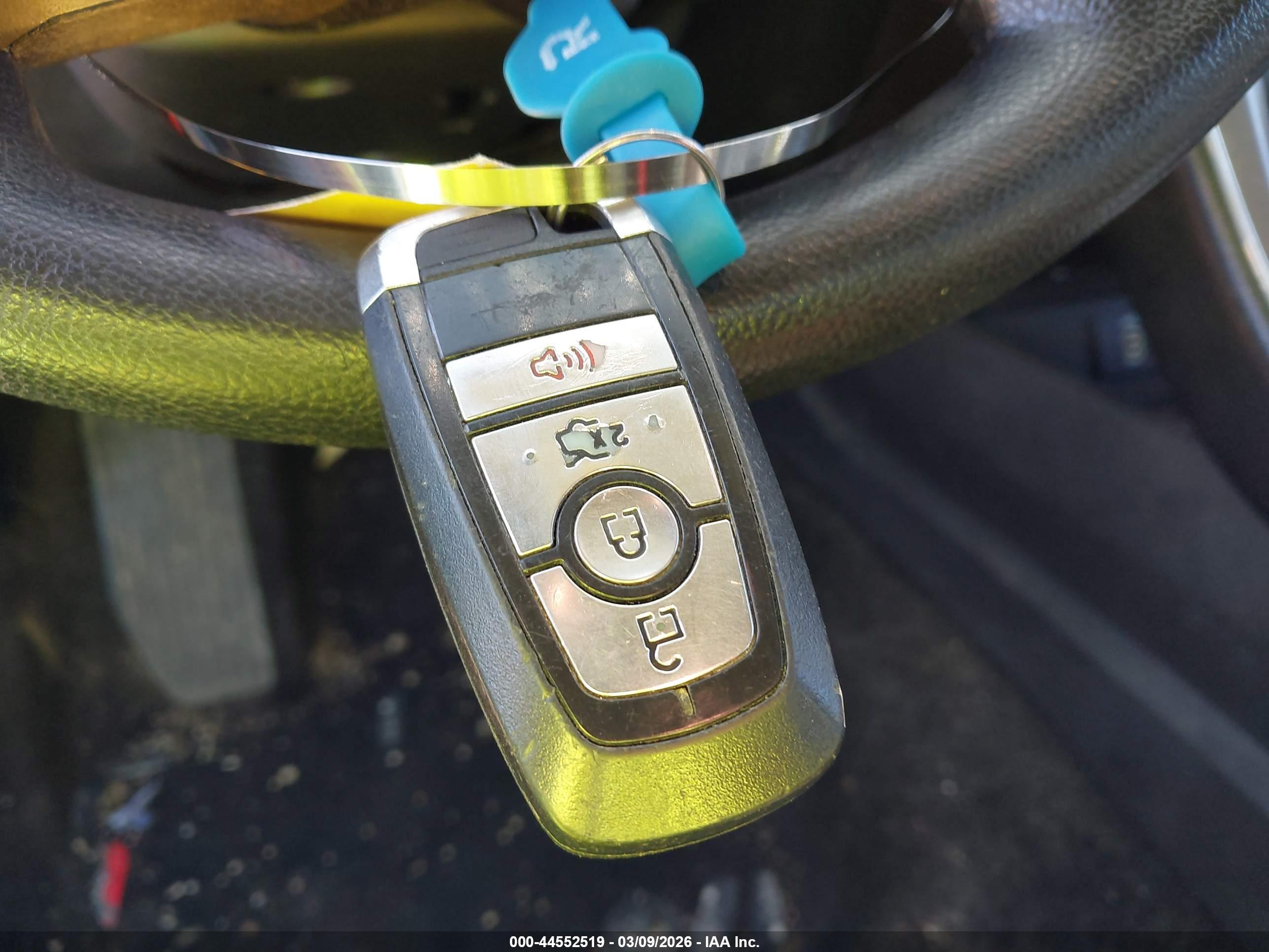 FORD FUSION image 11