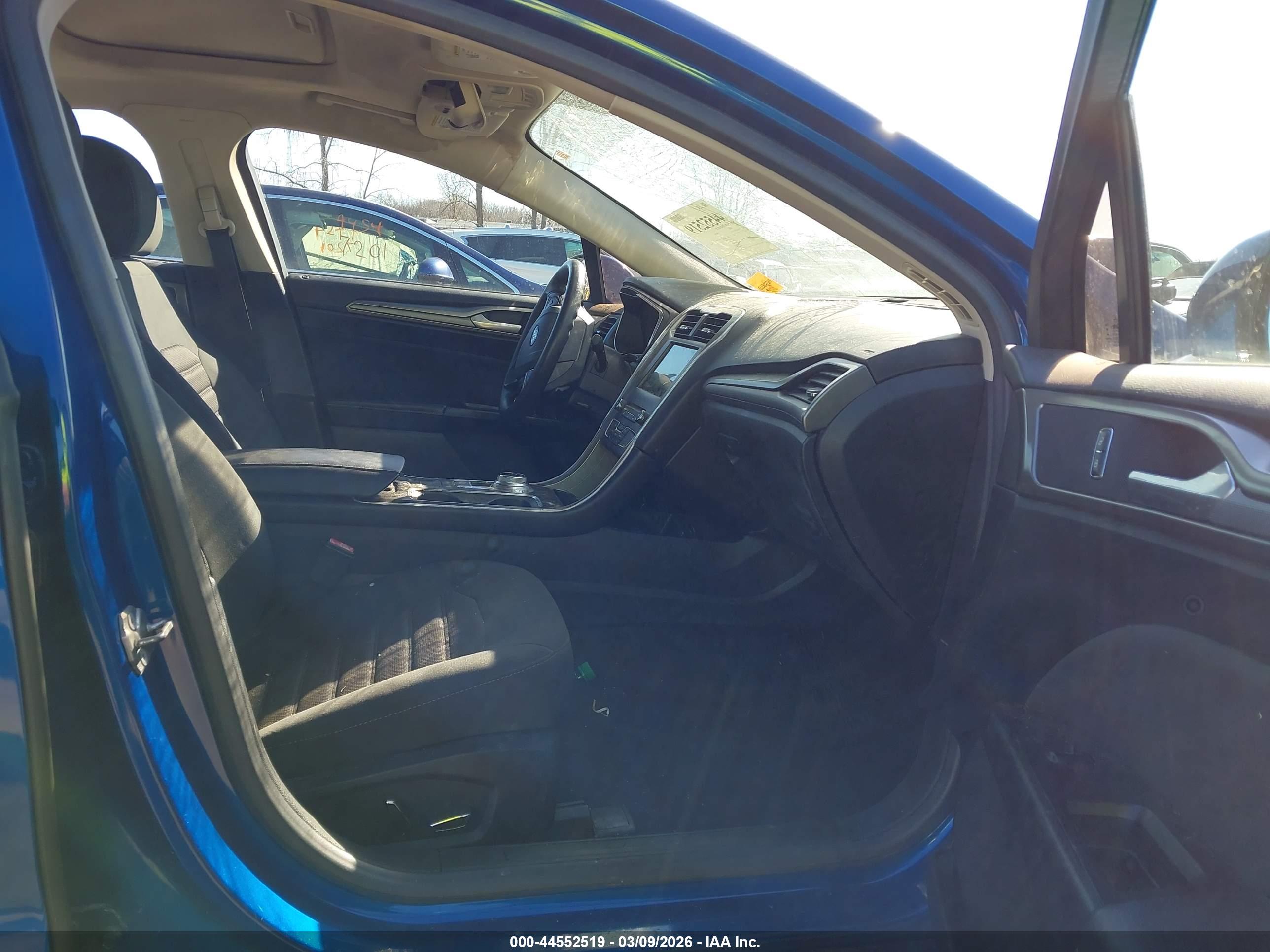 FORD FUSION image 5