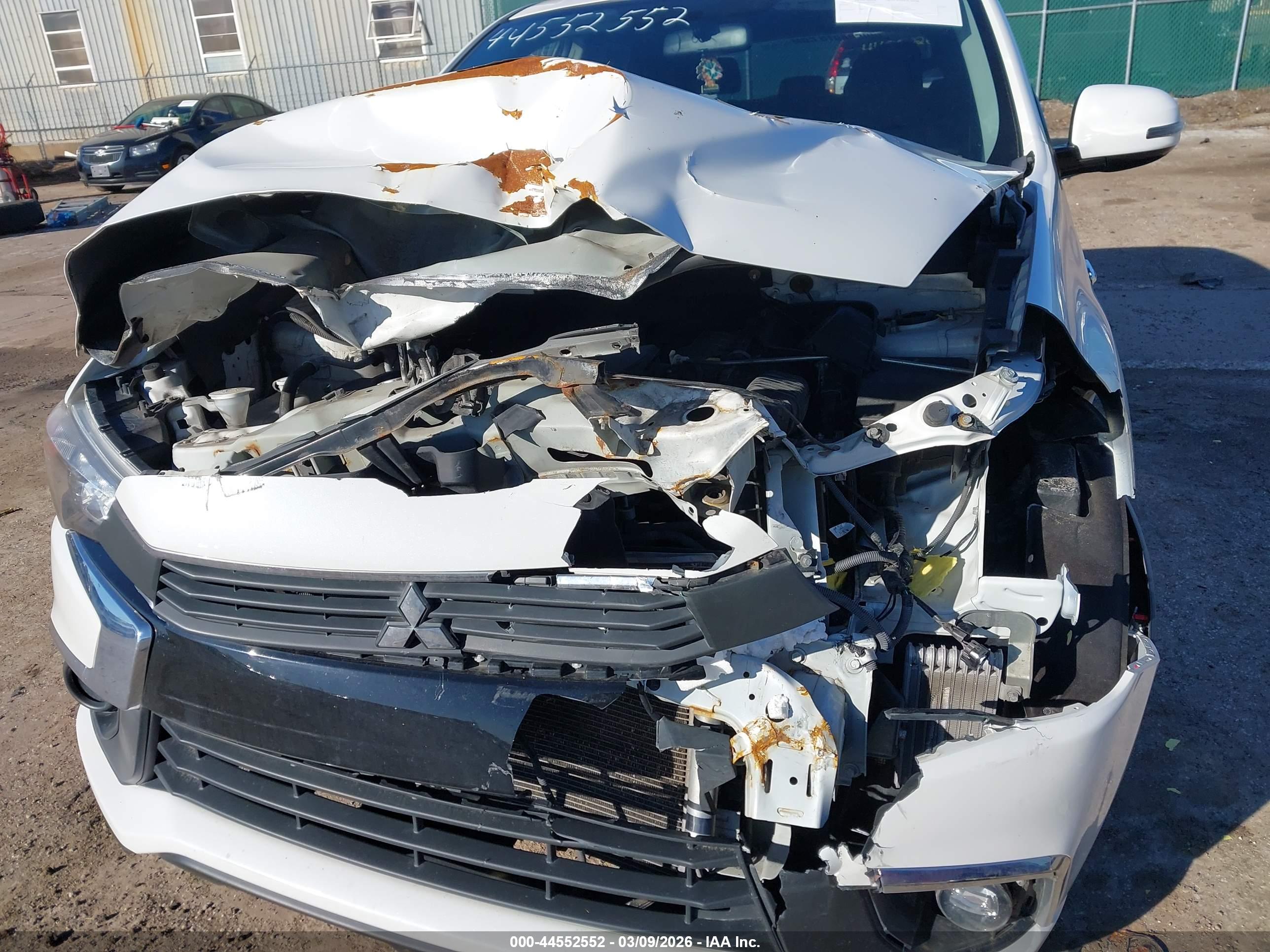 MITSUBISHI OUTLANDER image 6