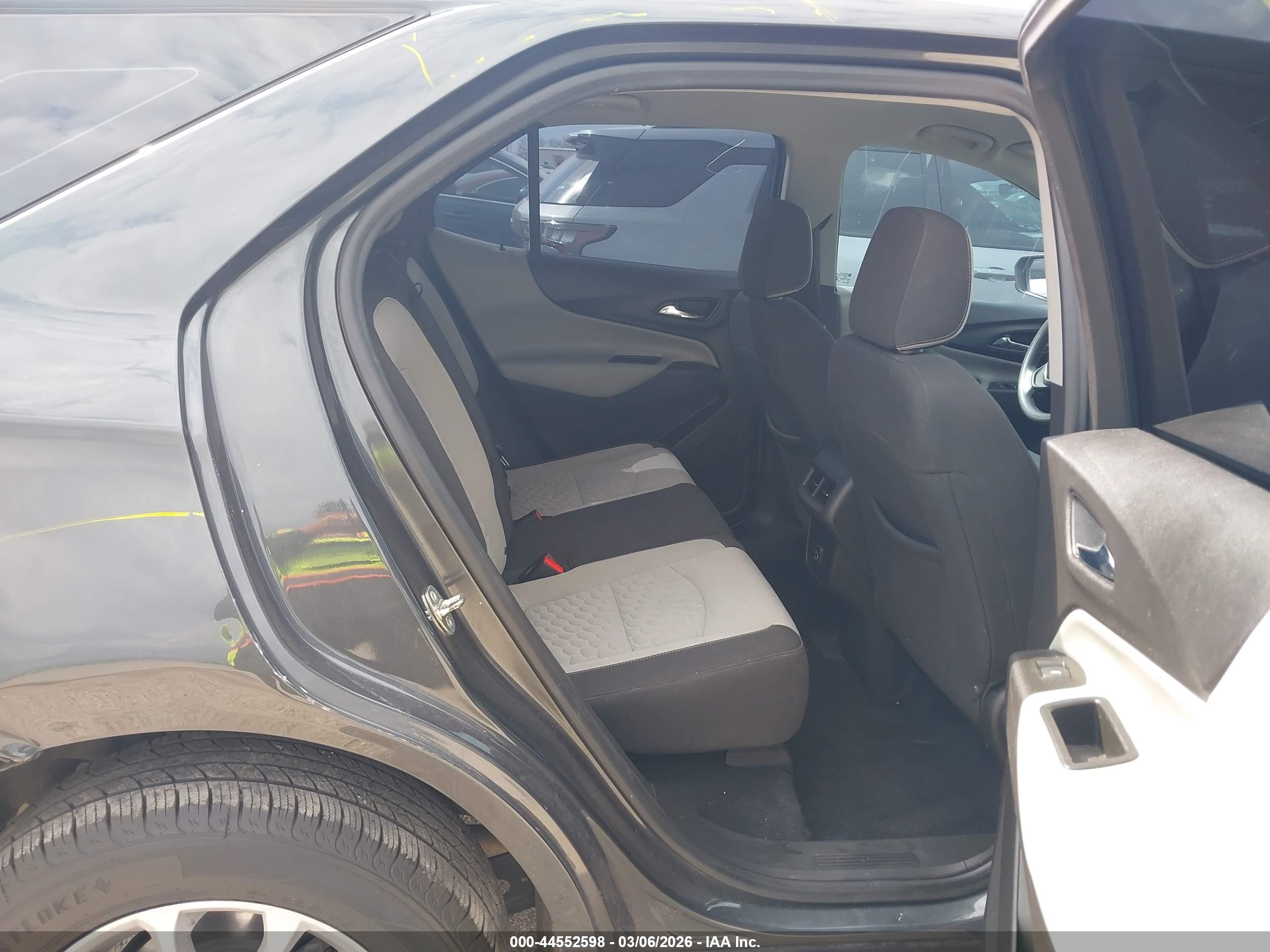 CHEVROLET EQUINOX image 8