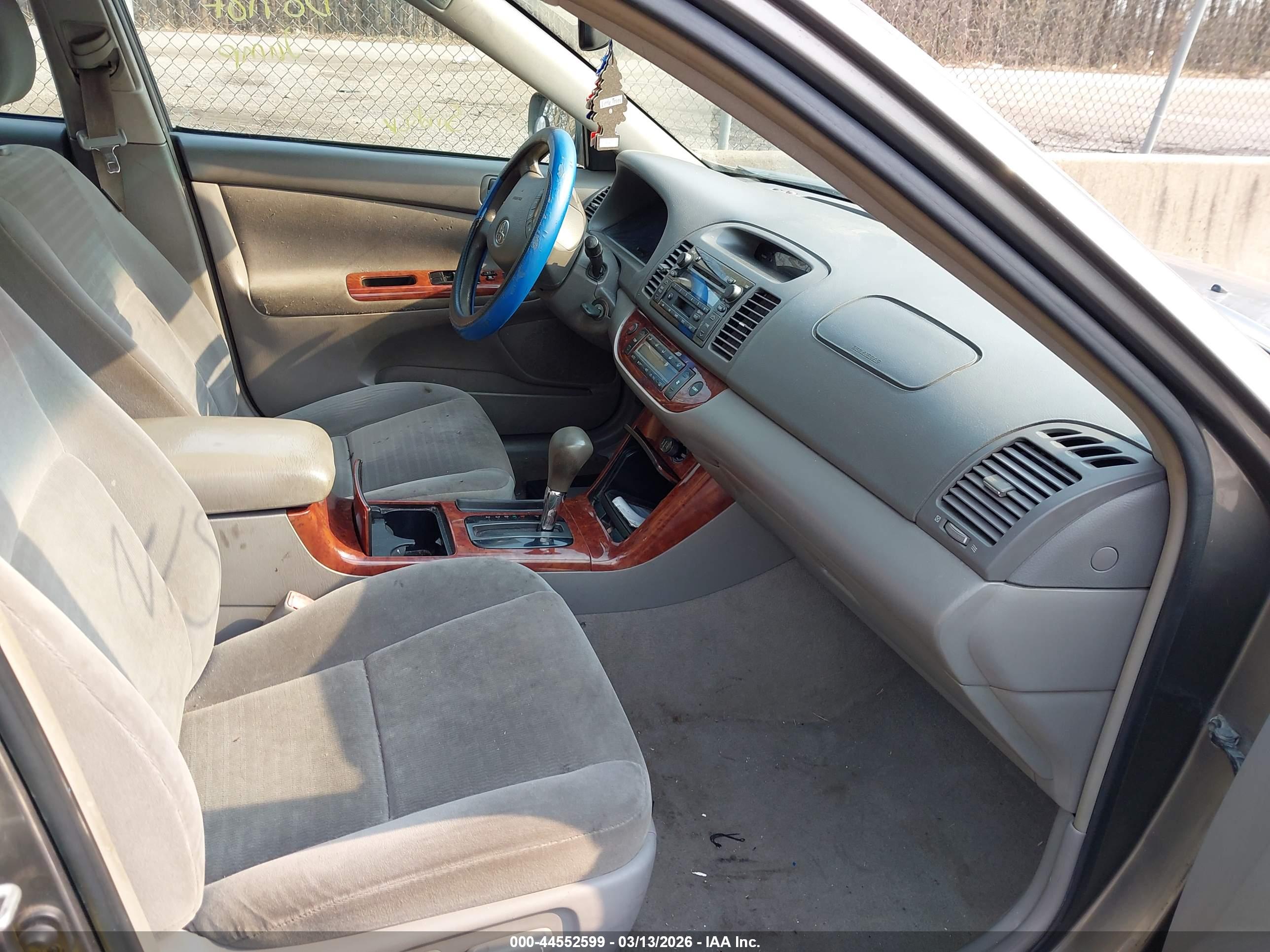 TOYOTA CAMRY image 5