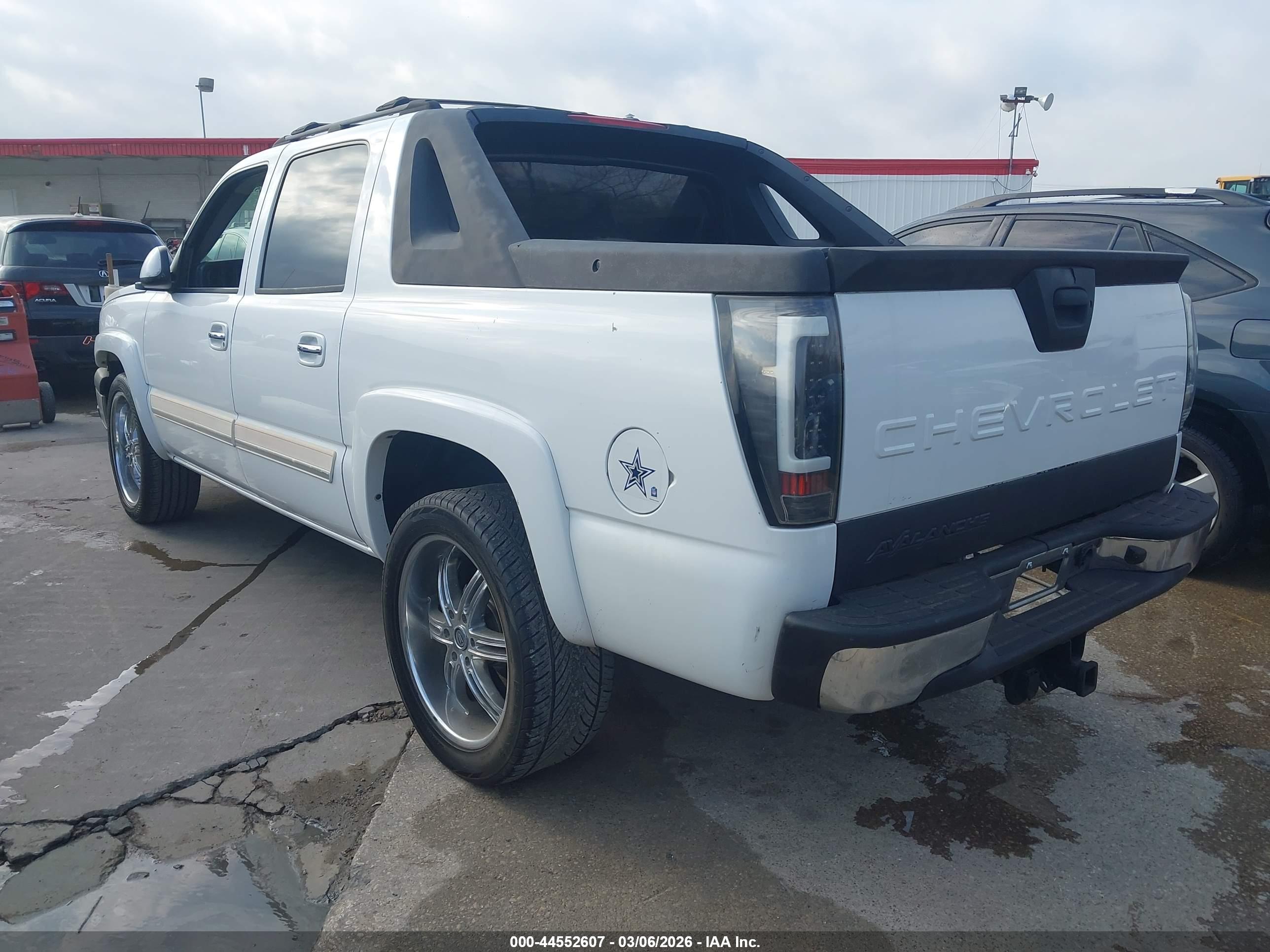 CHEVROLET AVALANCHE image 3