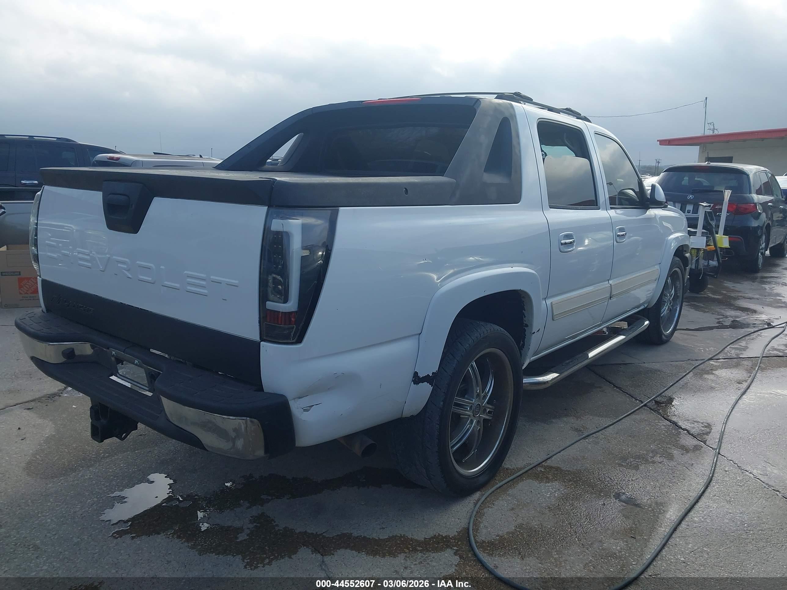 CHEVROLET AVALANCHE image 4