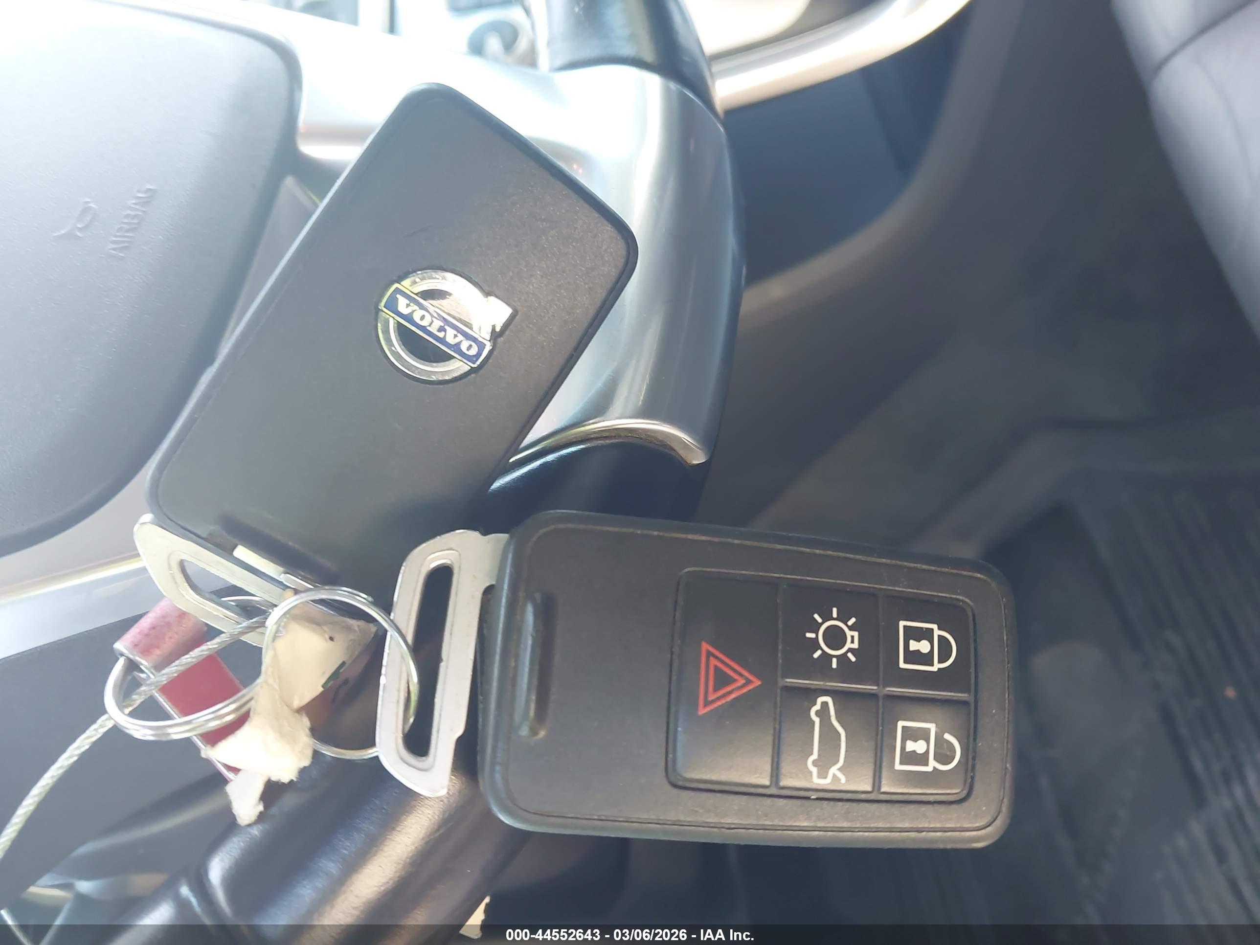 VOLVO XC60 image 11