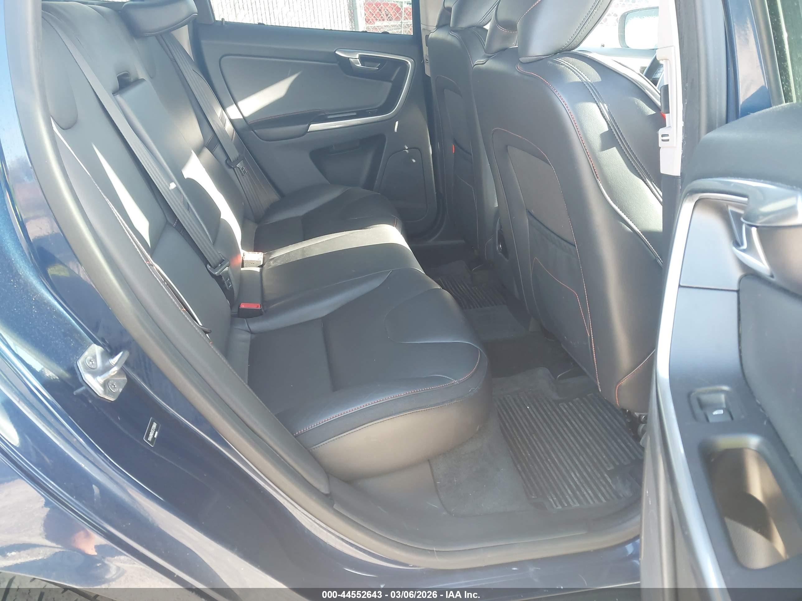 VOLVO XC60 image 8