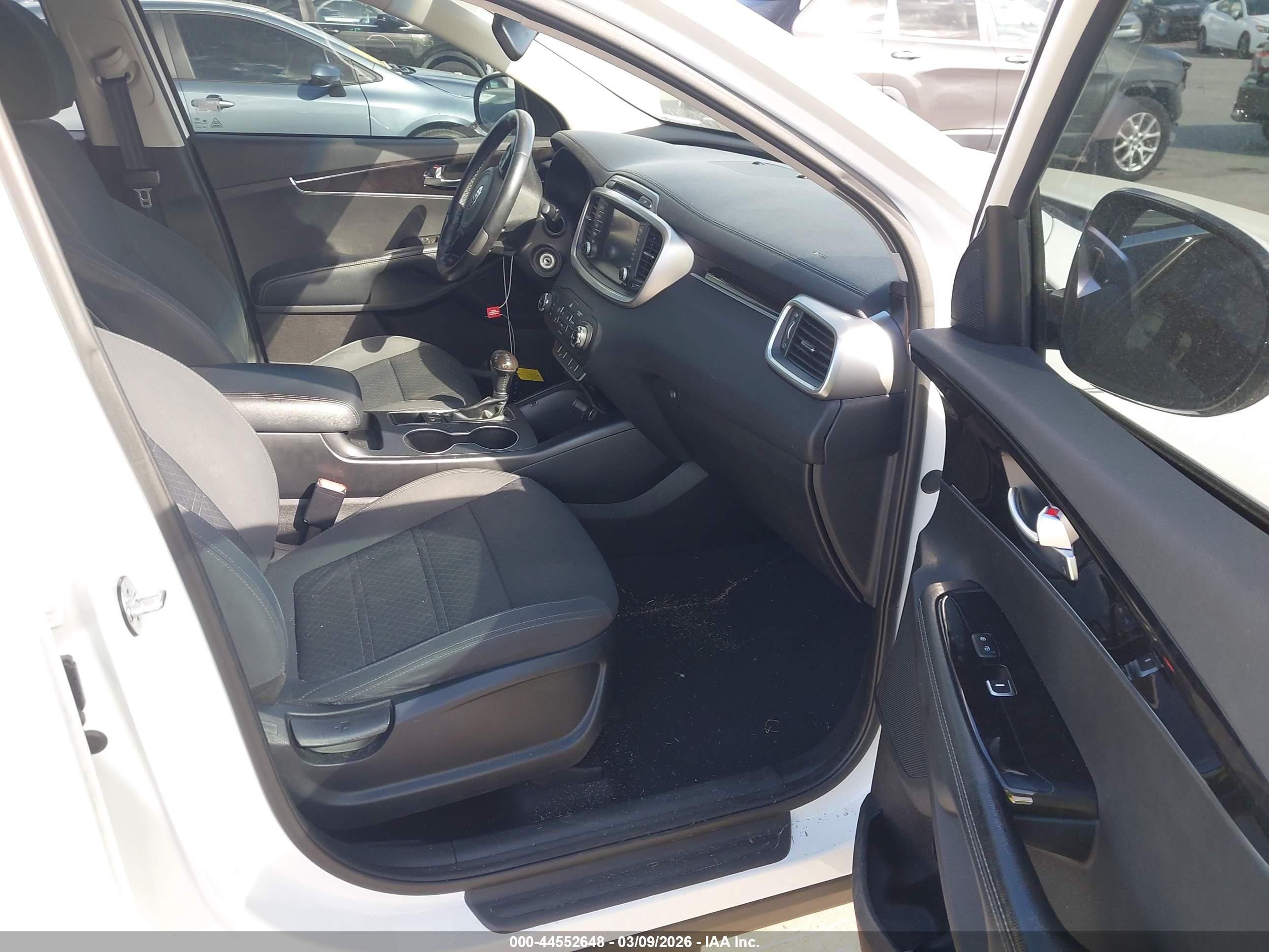 KIA SORENTO image 5