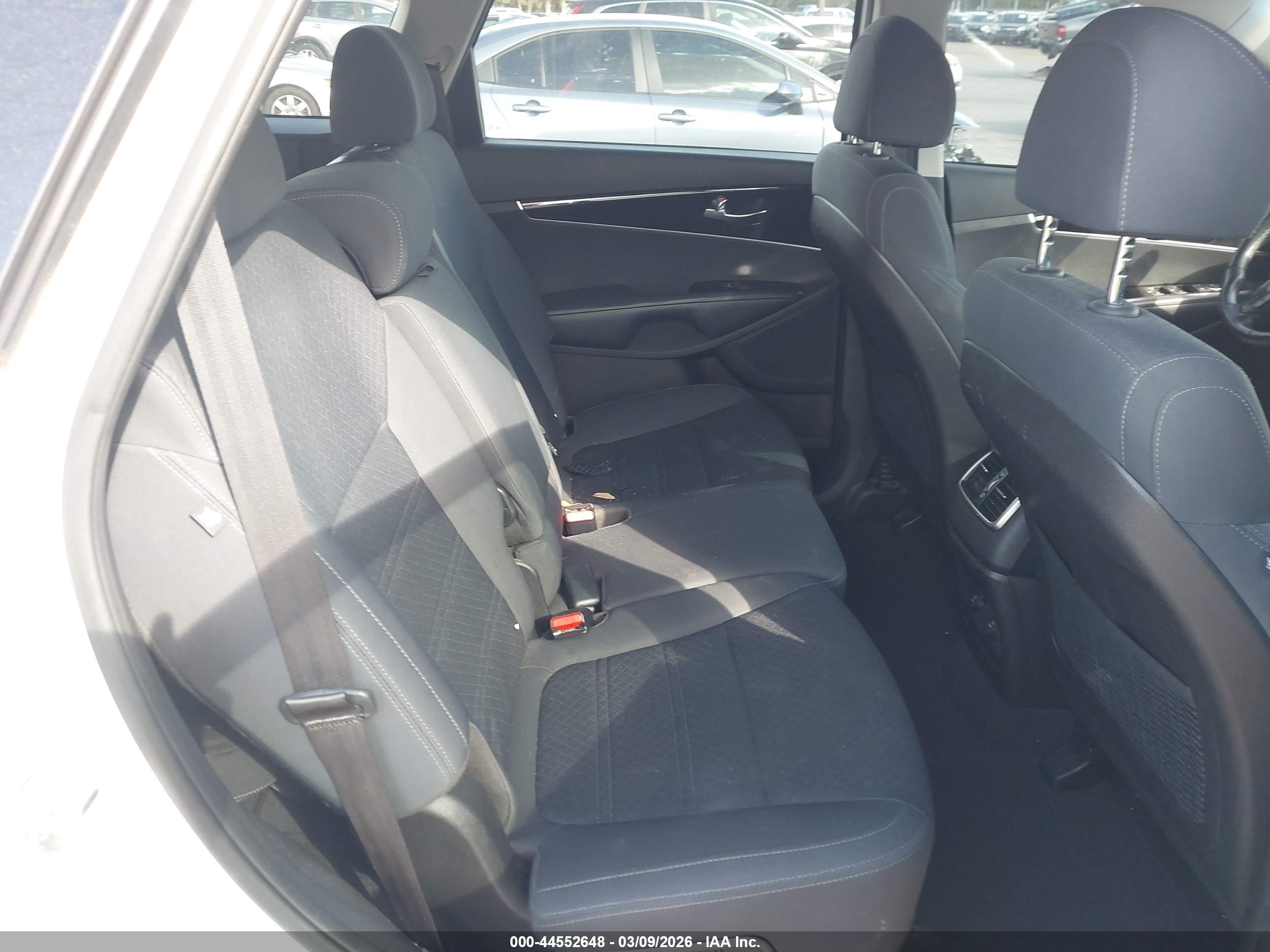 KIA SORENTO image 8