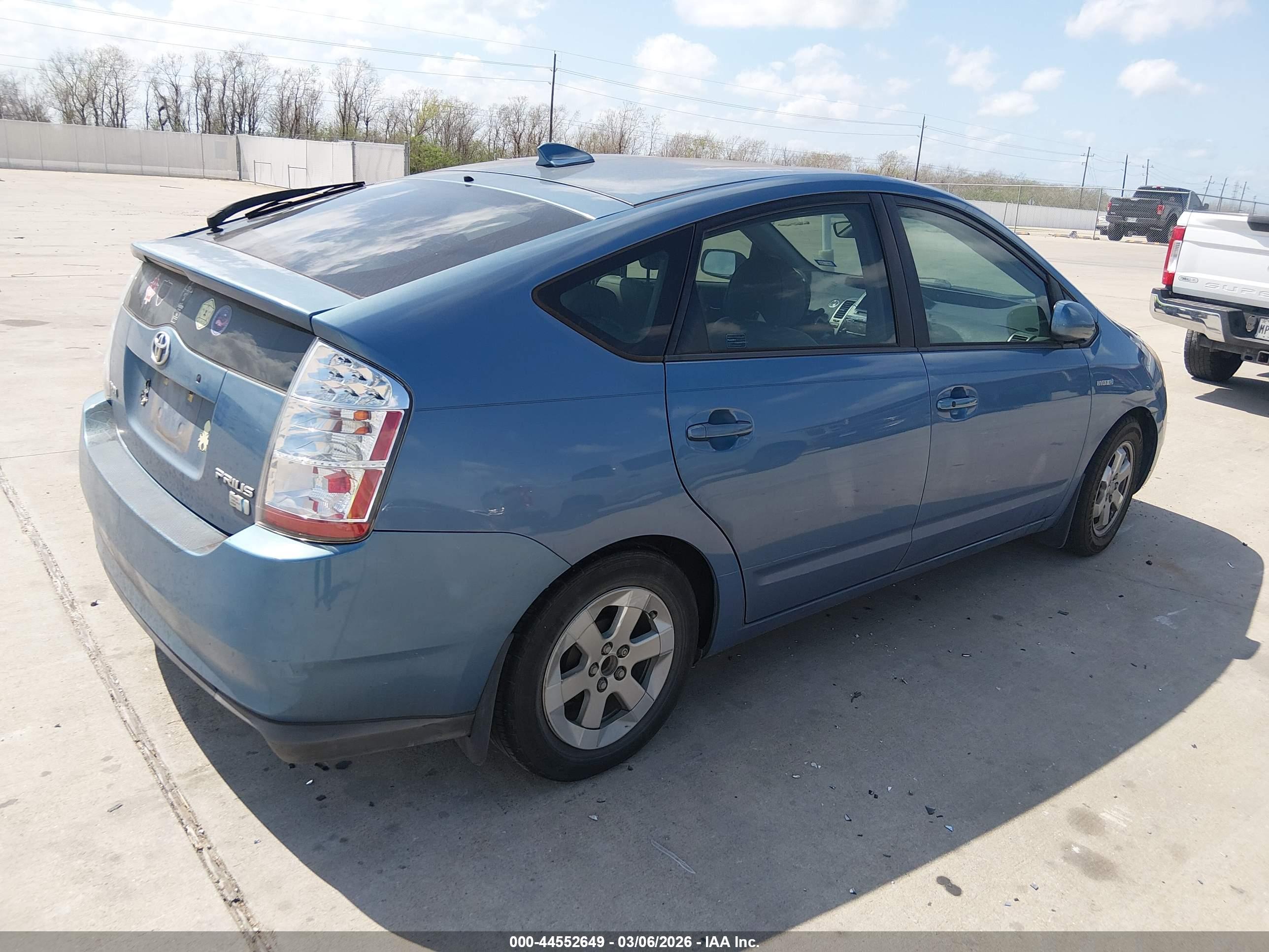 TOYOTA PRIUS image 4