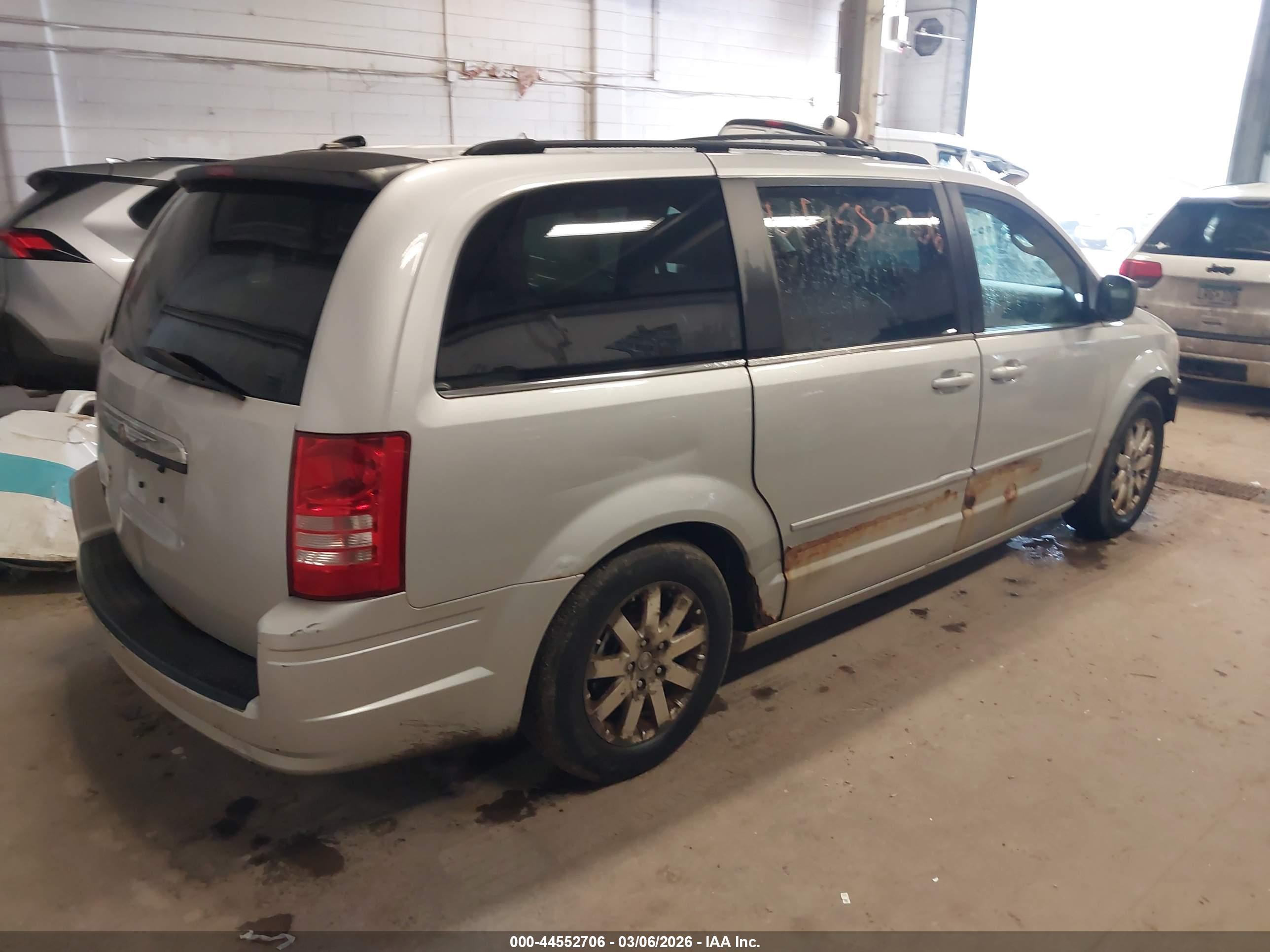 CHRYSLER TOWN image 4