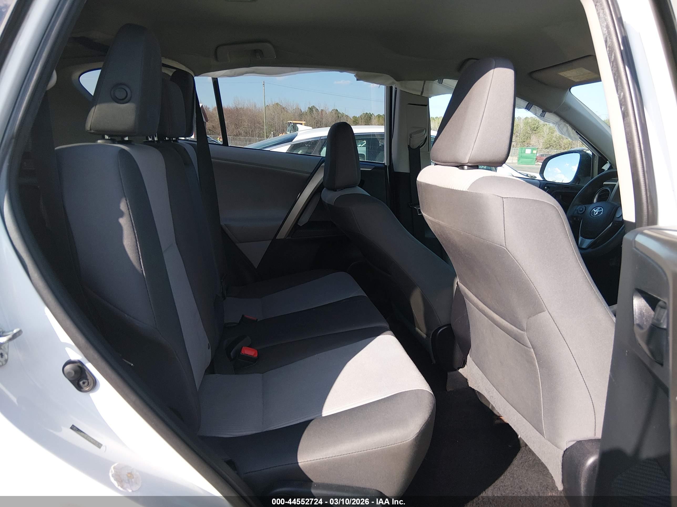 TOYOTA RAV4 image 8