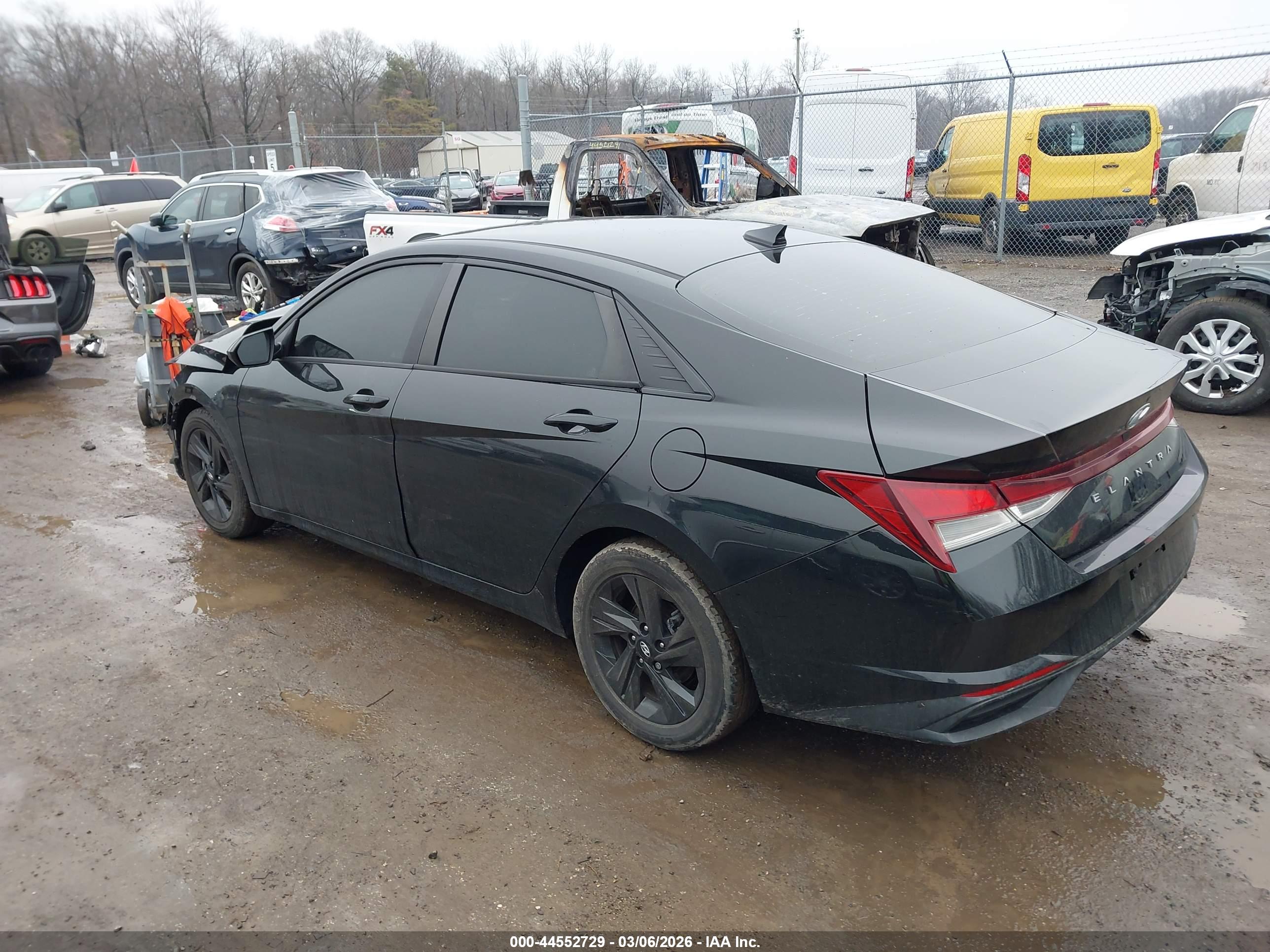 HYUNDAI ELANTRA image 3