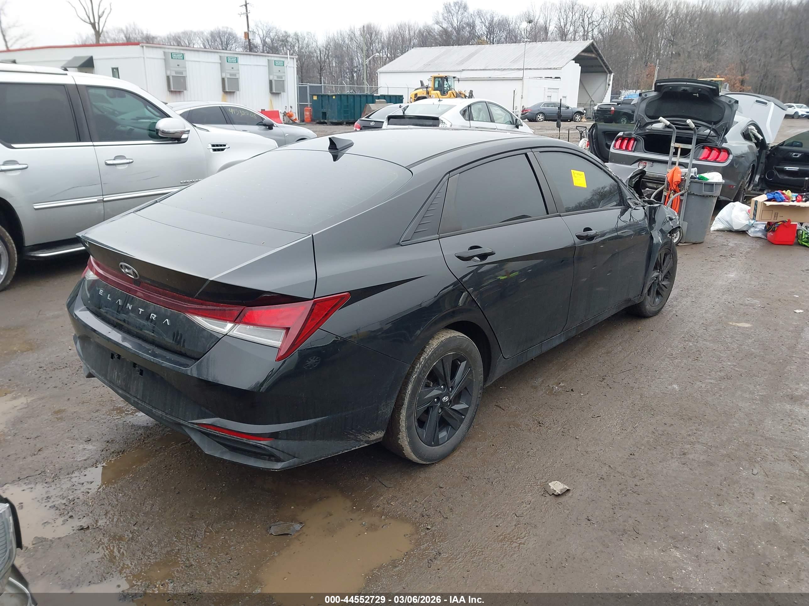 HYUNDAI ELANTRA image 4