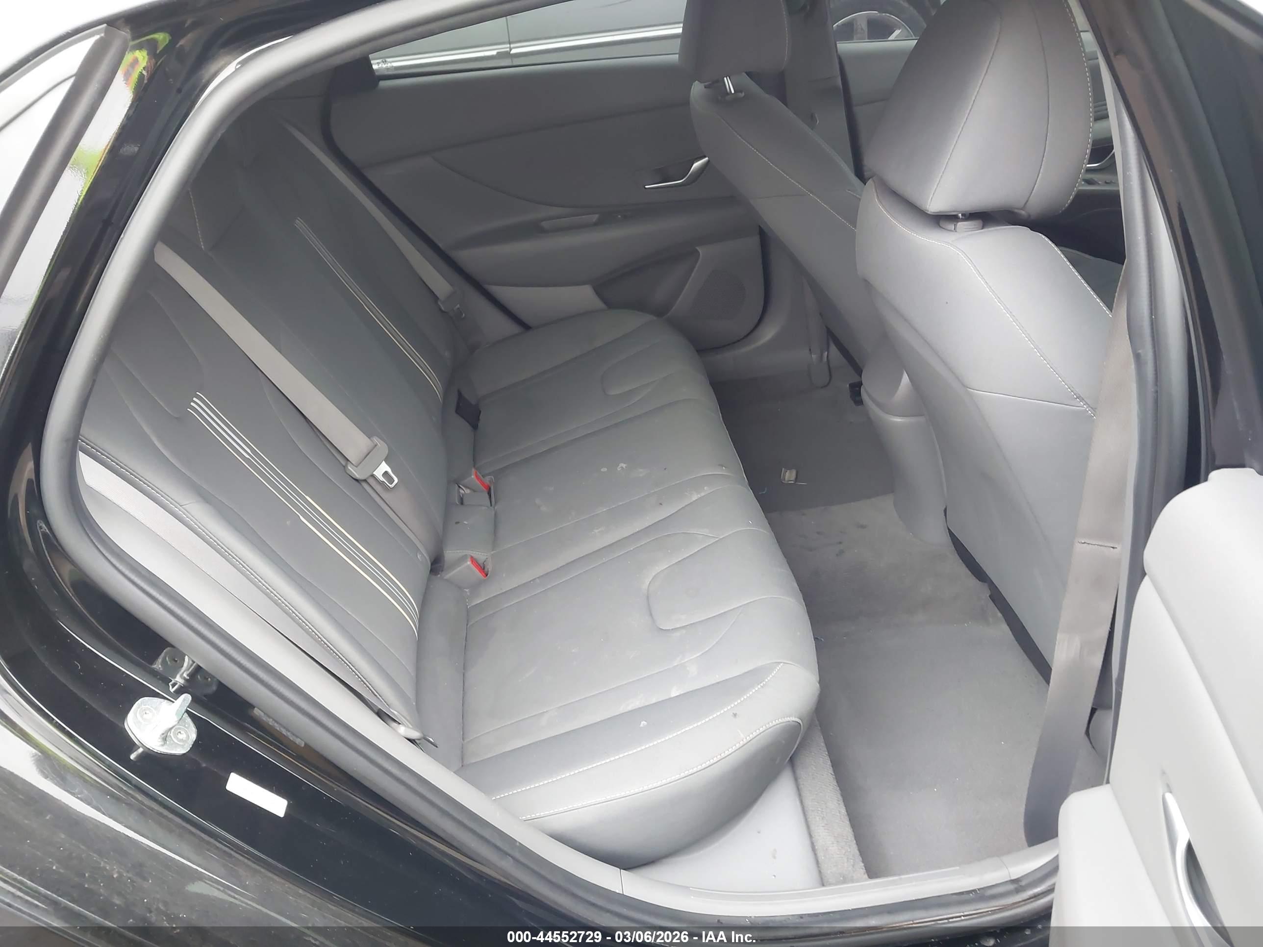 HYUNDAI ELANTRA image 8