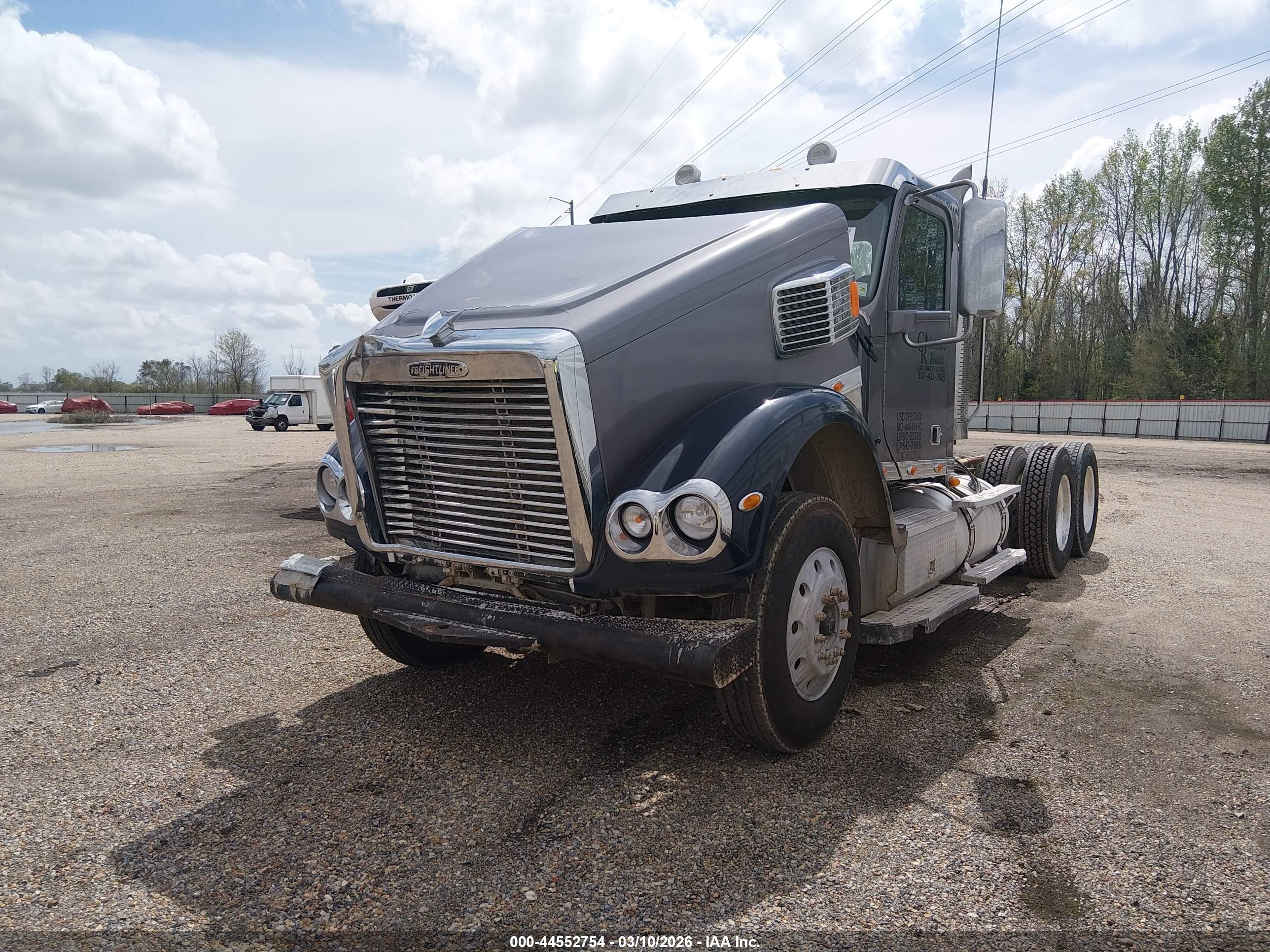 FREIGHTLINER CONVENTIONAL image 2