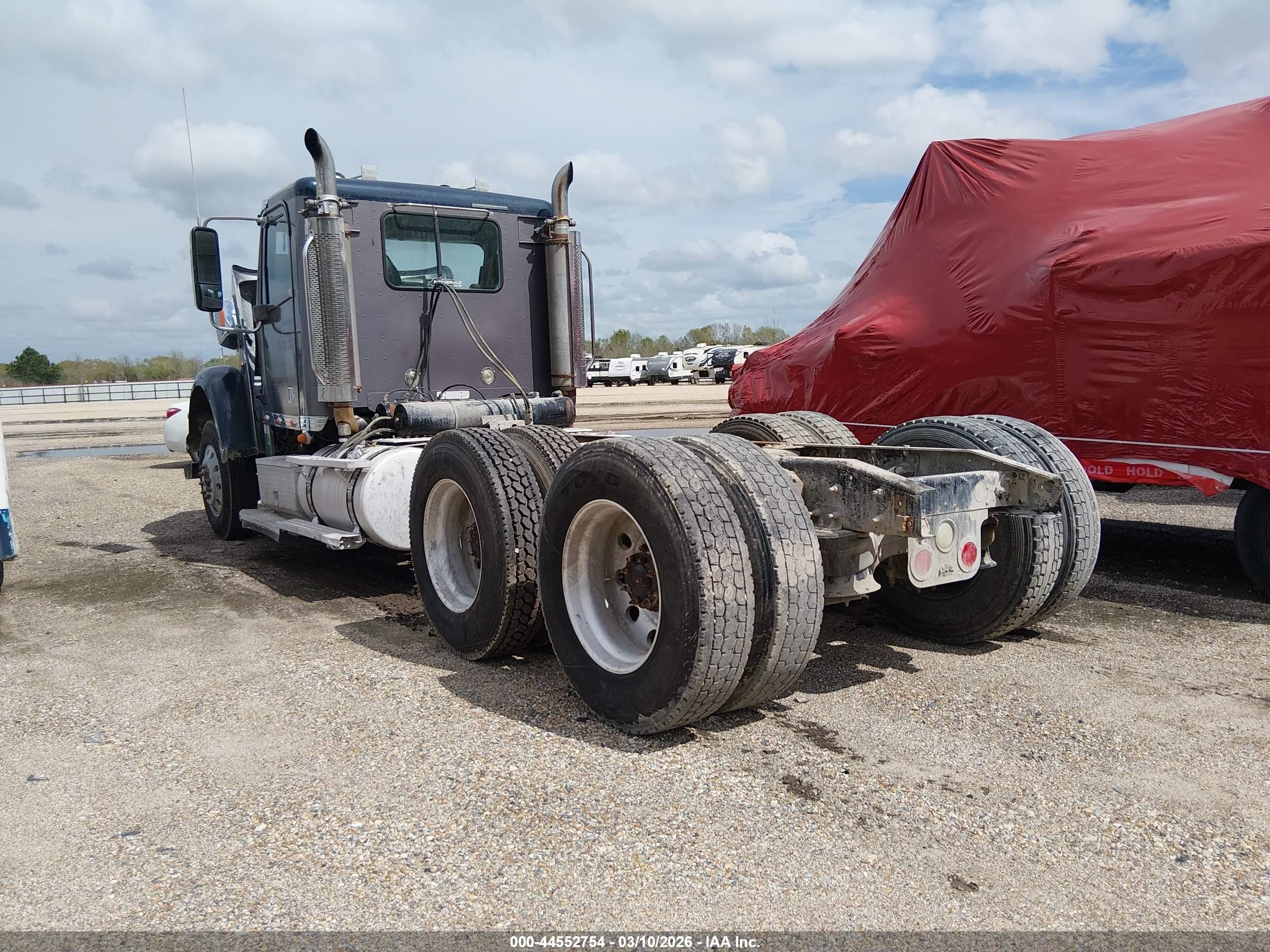 FREIGHTLINER CONVENTIONAL image 3