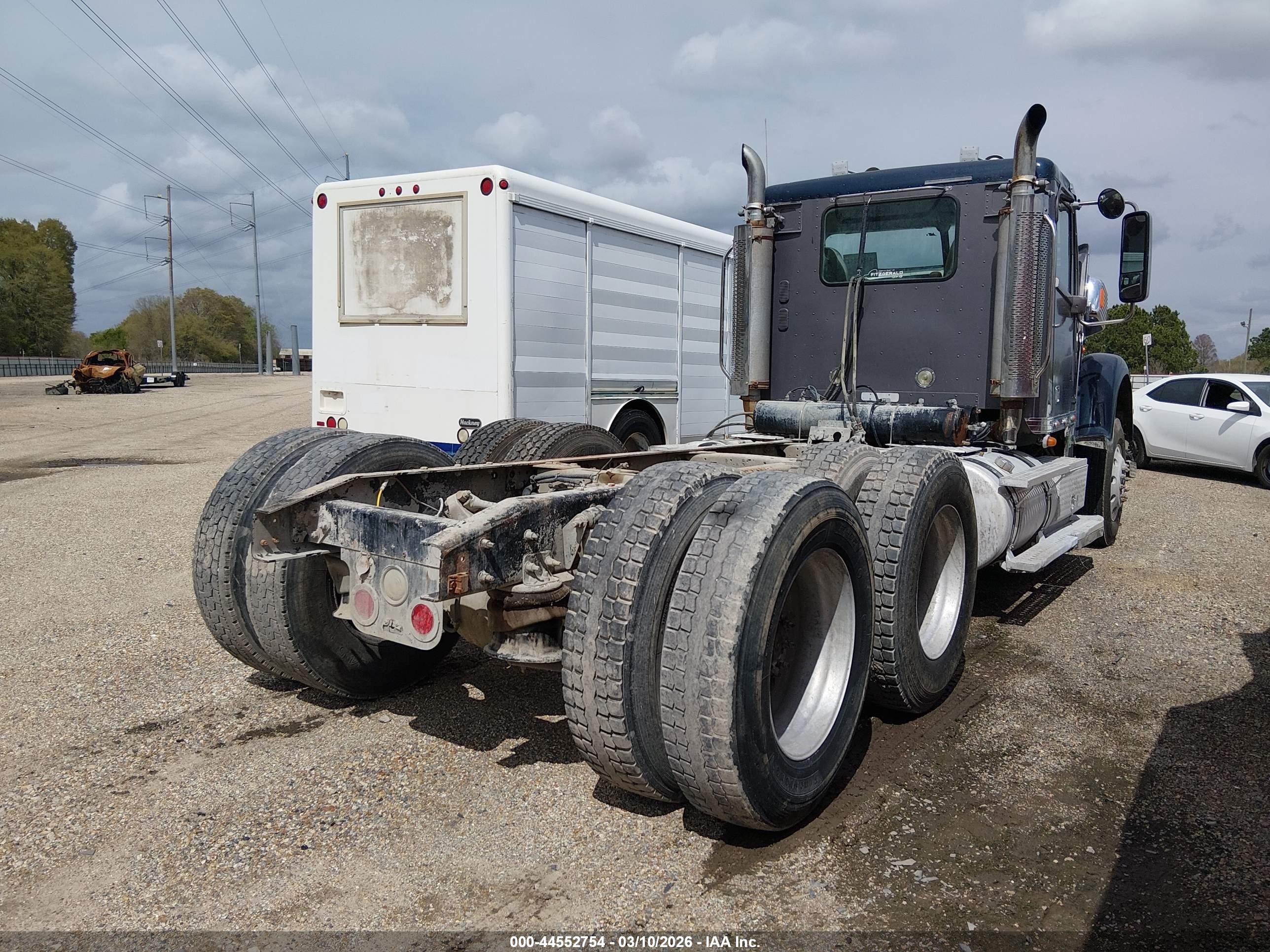 FREIGHTLINER CONVENTIONAL image 4