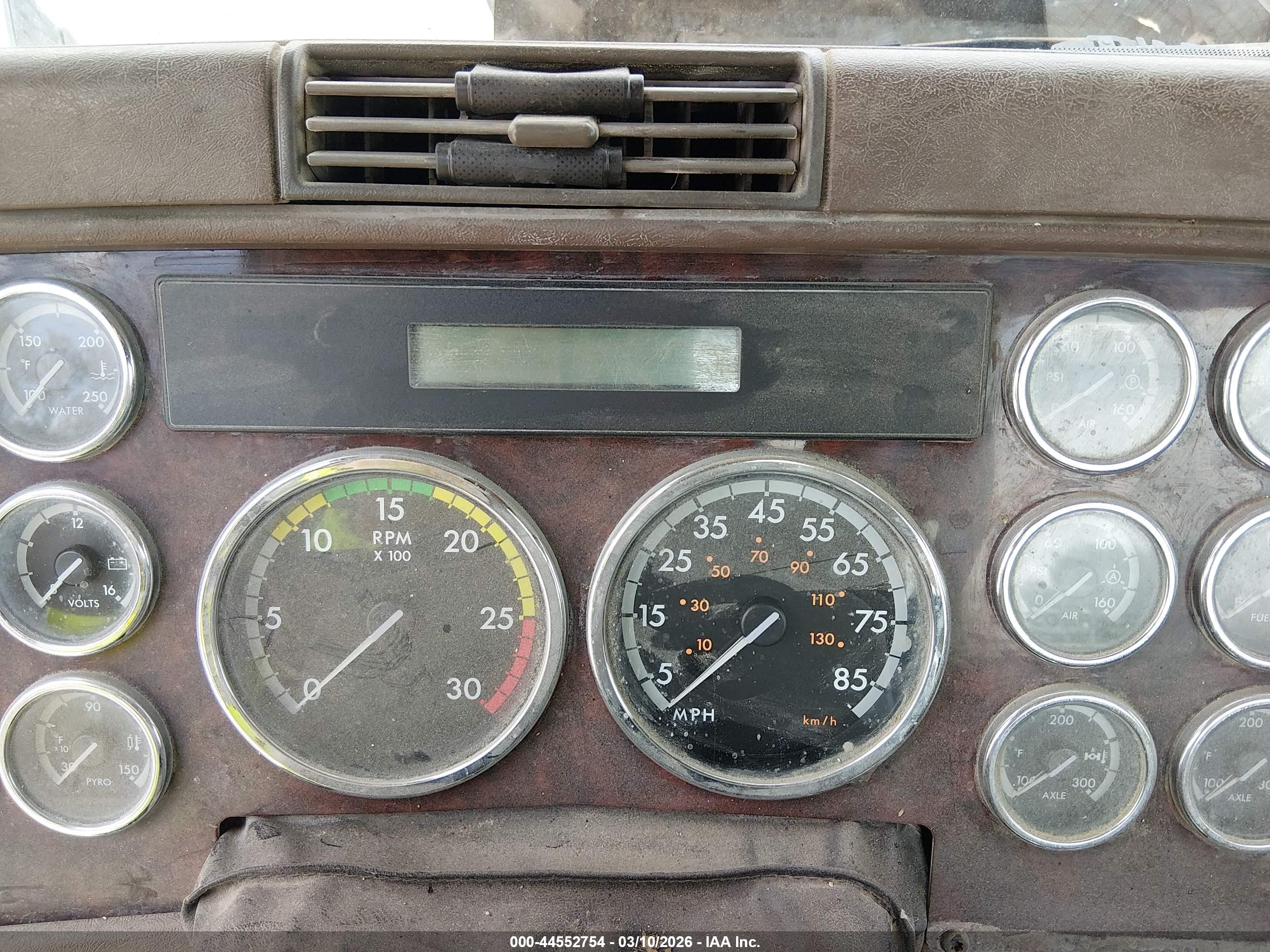 FREIGHTLINER CONVENTIONAL image 6