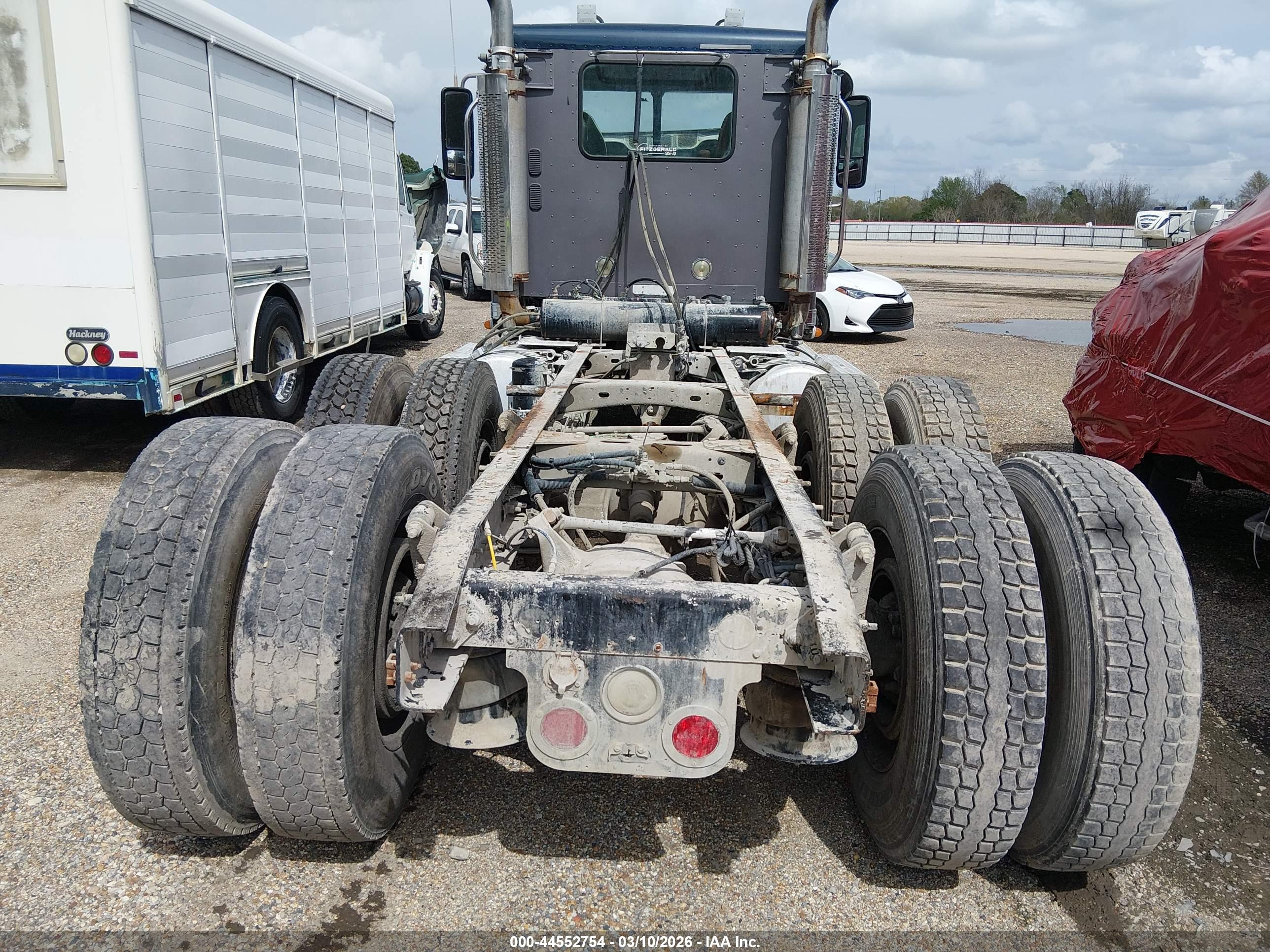 FREIGHTLINER CONVENTIONAL image 7