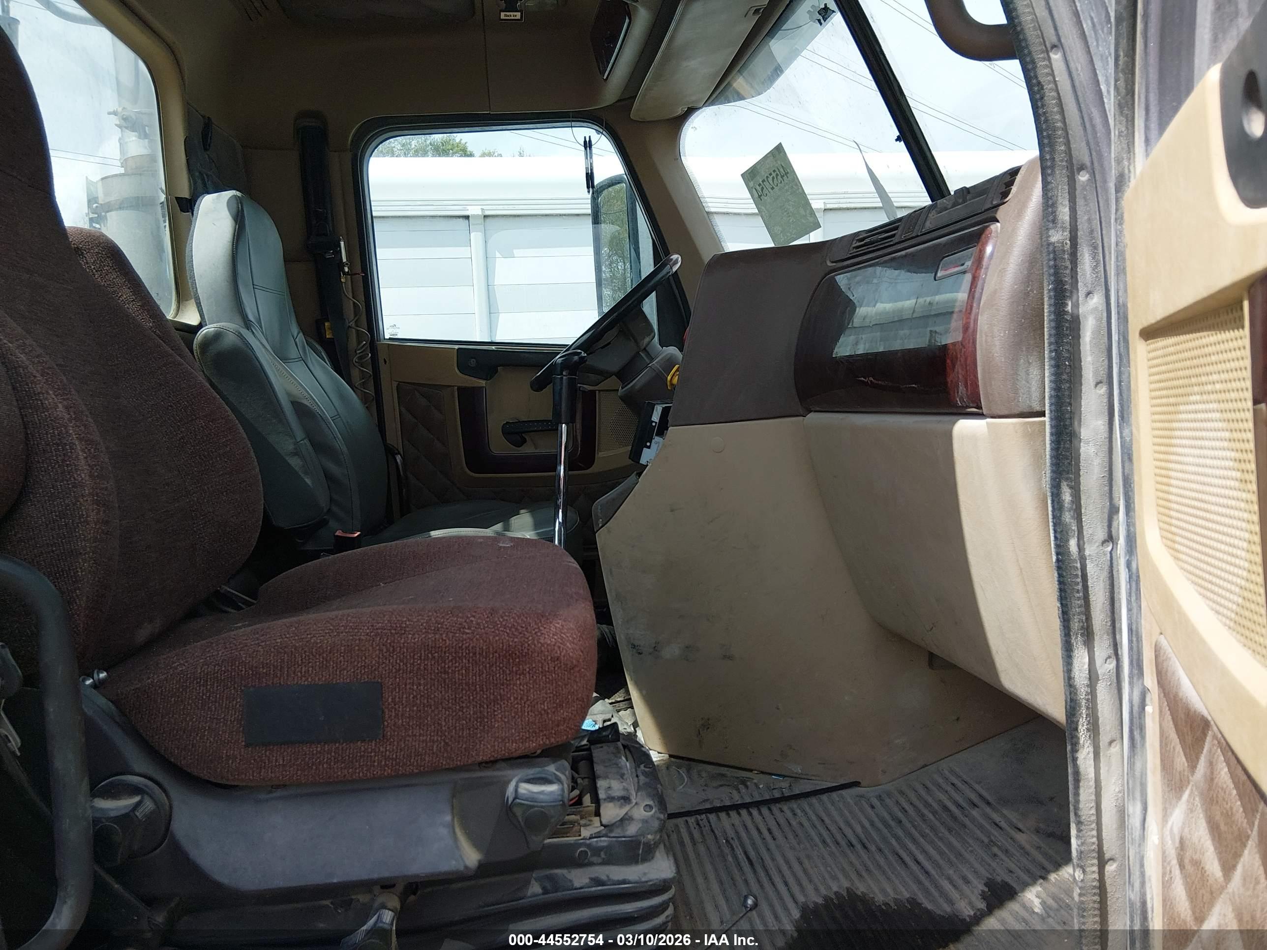 FREIGHTLINER CONVENTIONAL image 8