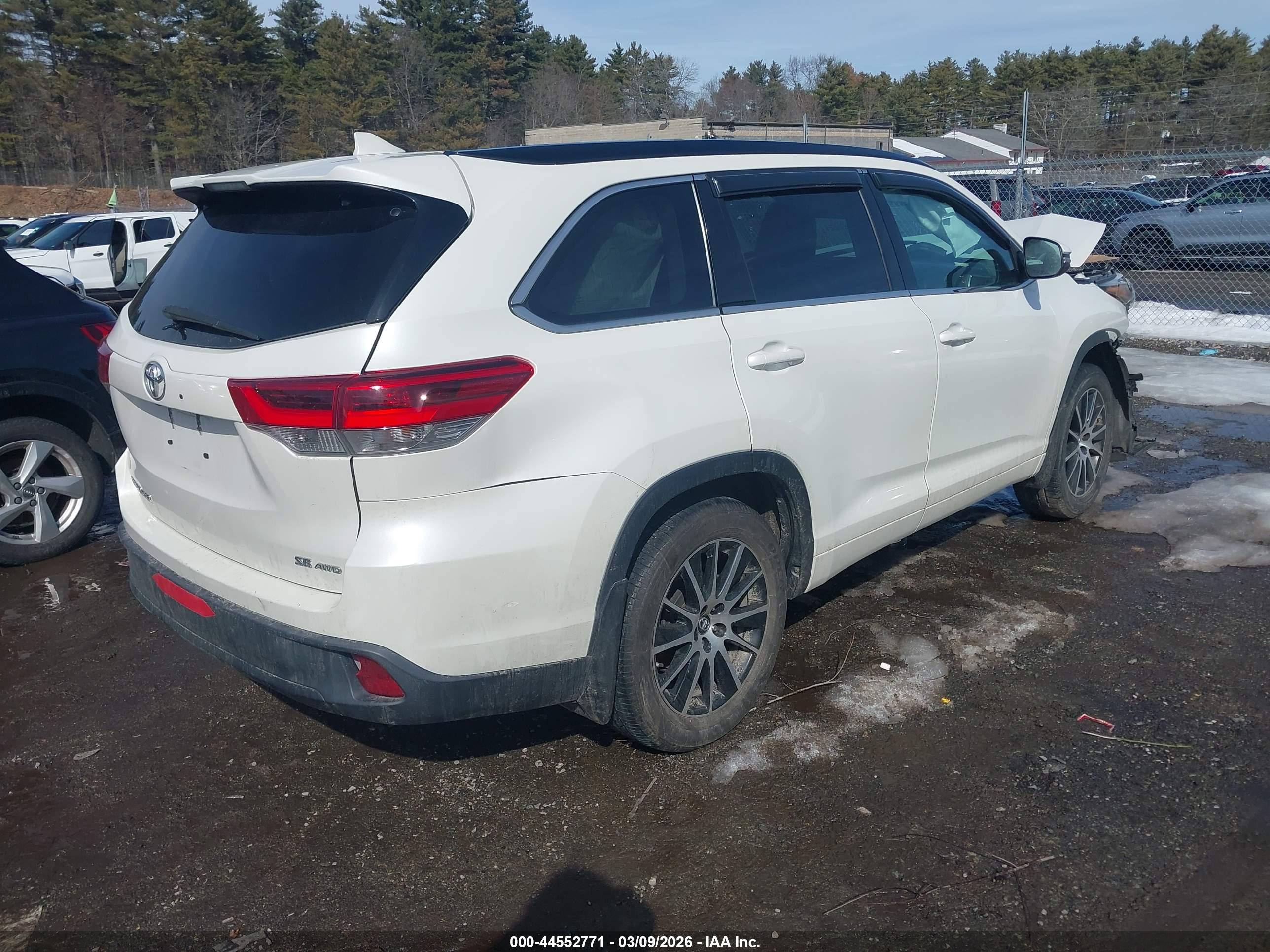 TOYOTA HIGHLANDER image 4
